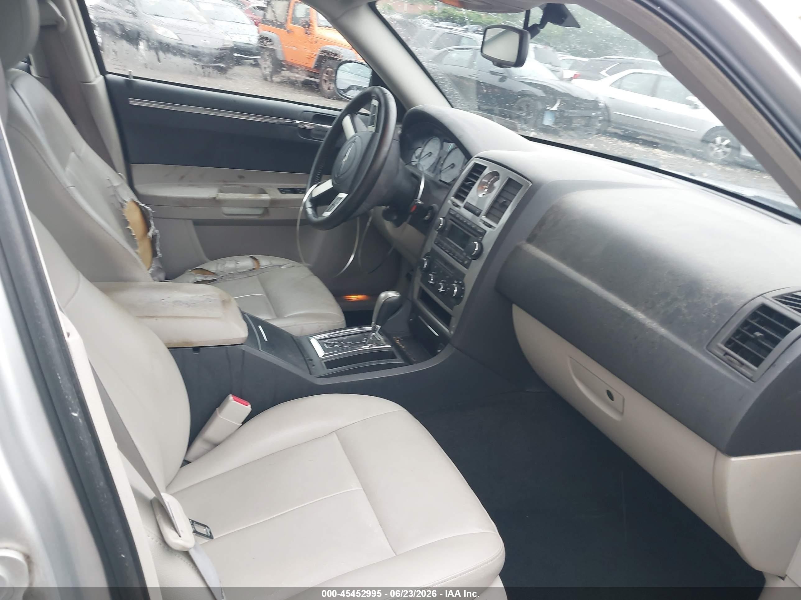 2007 Chrysler 300 Touring Silver vin: 2C3KA53G87H896683