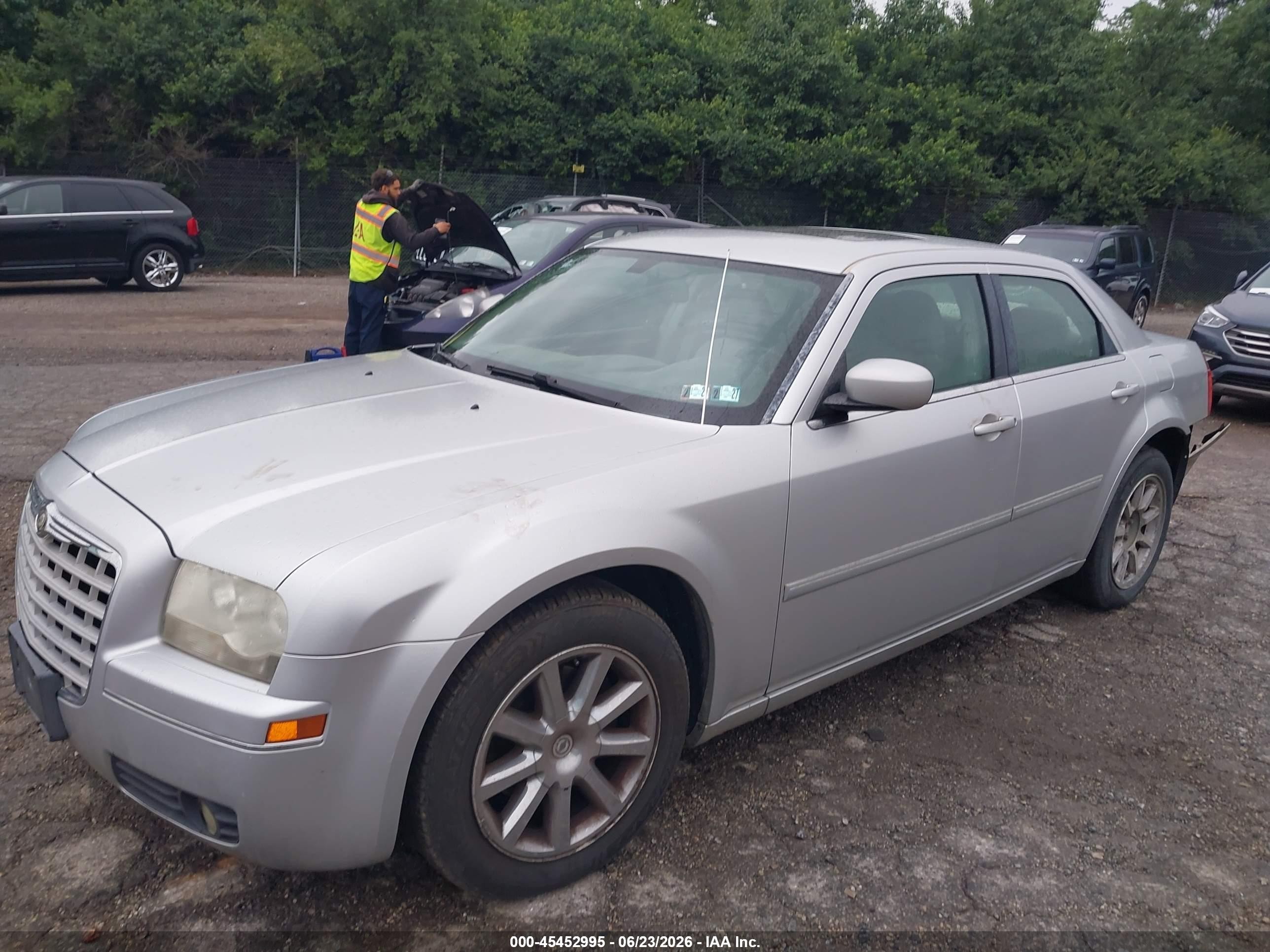 2007 Chrysler 300 Touring Silver vin: 2C3KA53G87H896683