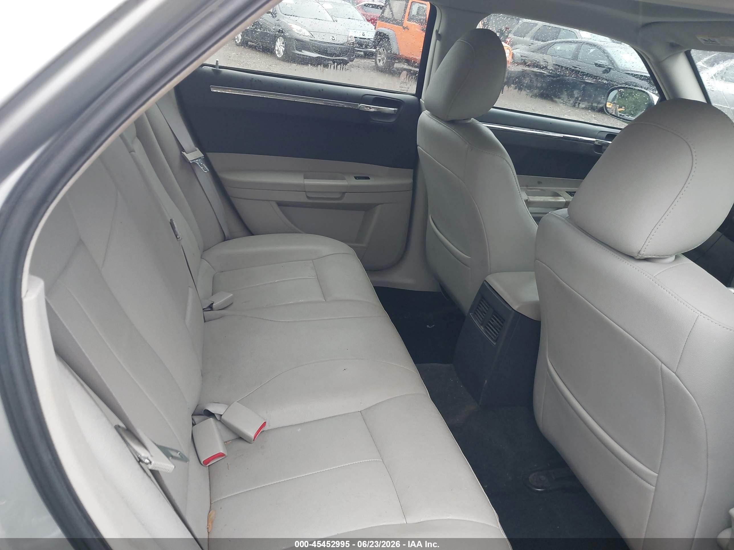 2007 Chrysler 300 Touring Silver vin: 2C3KA53G87H896683