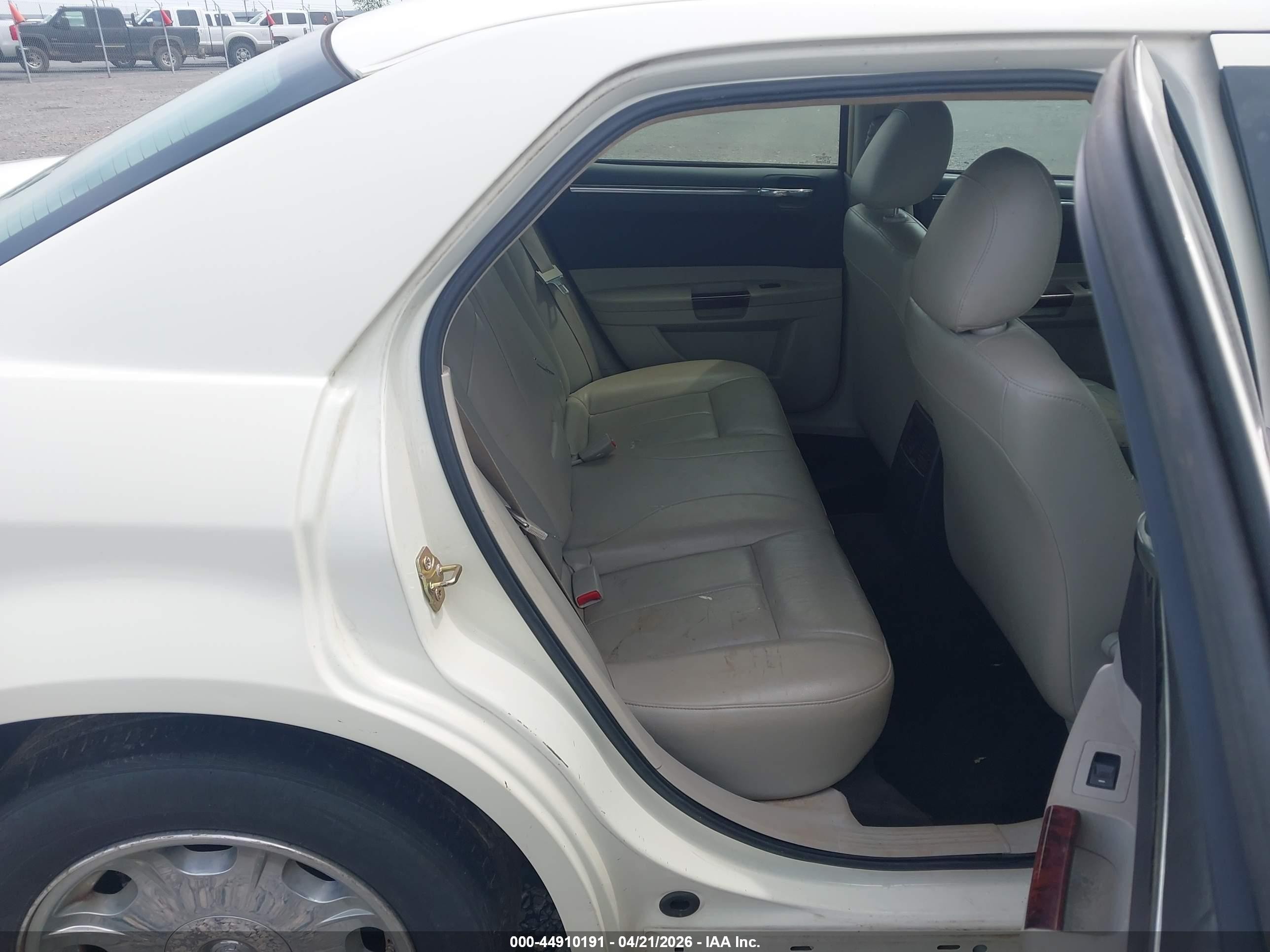 2006 Chrysler 300 Touring Белый vin: 2C3KA53G96H133599