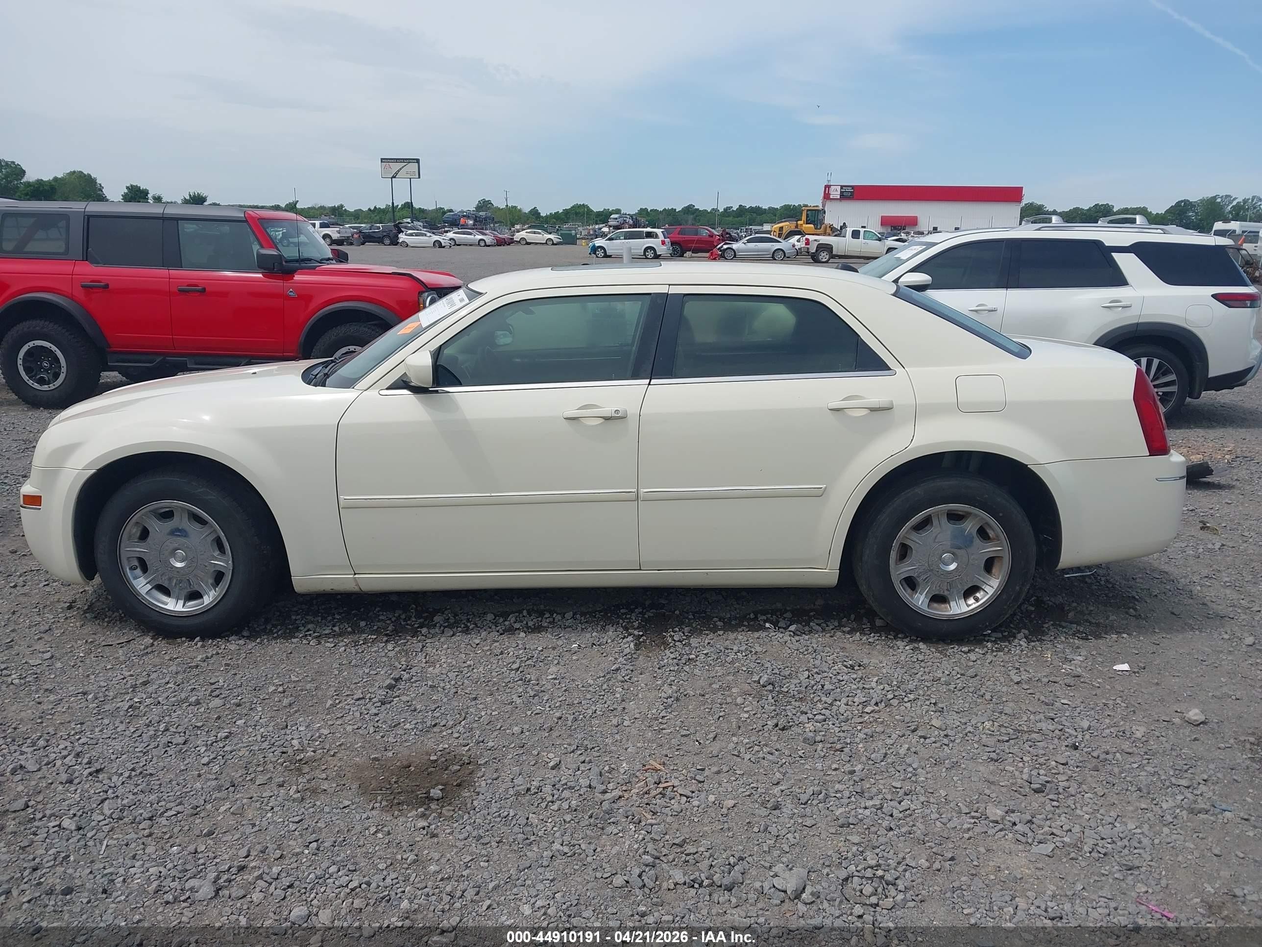 2006 Chrysler 300 Touring Белый vin: 2C3KA53G96H133599