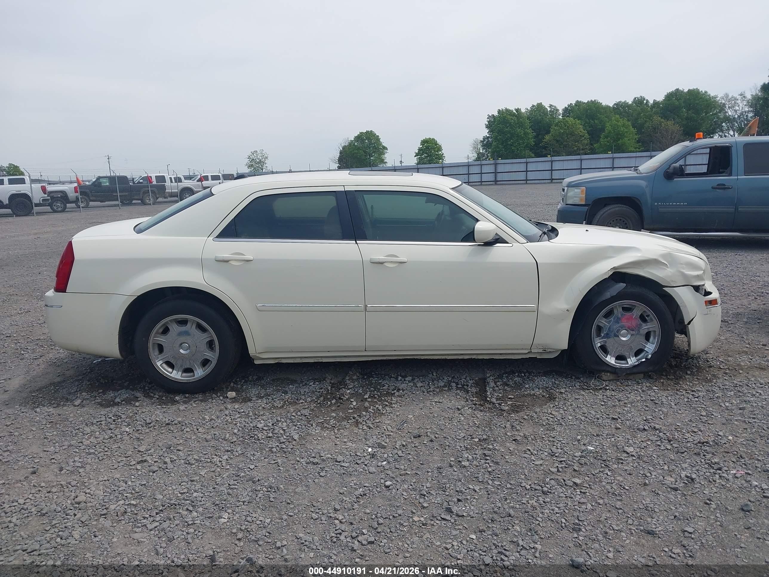 2006 Chrysler 300 Touring Белый vin: 2C3KA53G96H133599