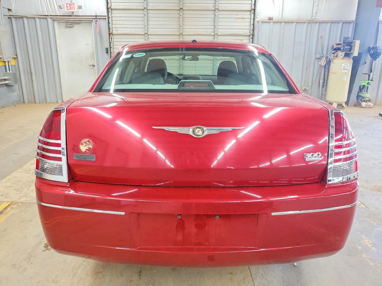 2007 Chrysler 300 Touring Red vin: 2C3KA53G97H698226