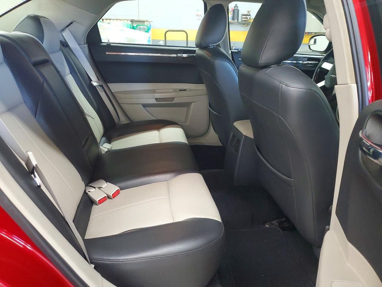 2007 Chrysler 300 Touring Red vin: 2C3KA53G97H698226