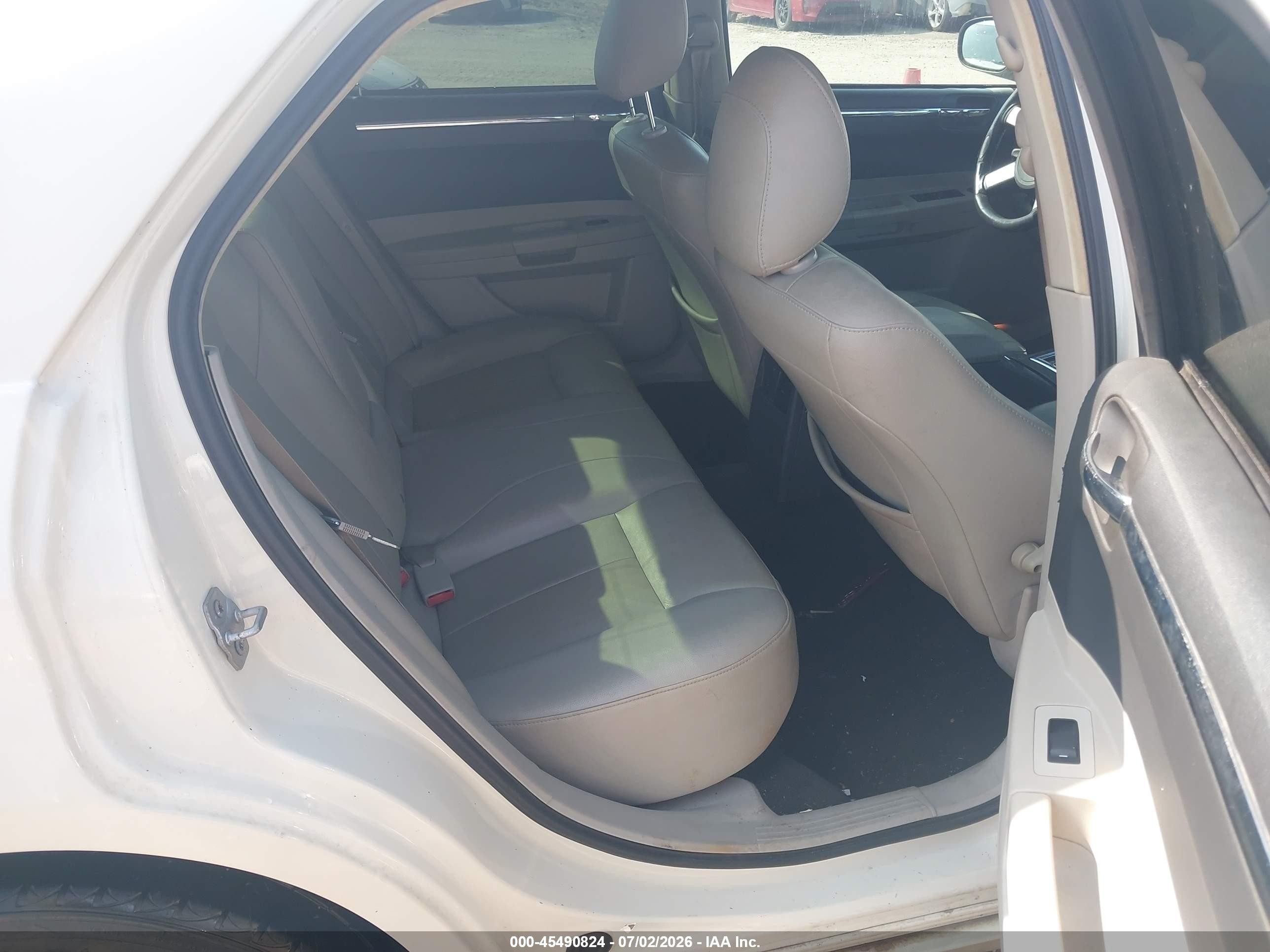 2007 Chrysler 300 Touring White vin: 2C3KA53G97H835455