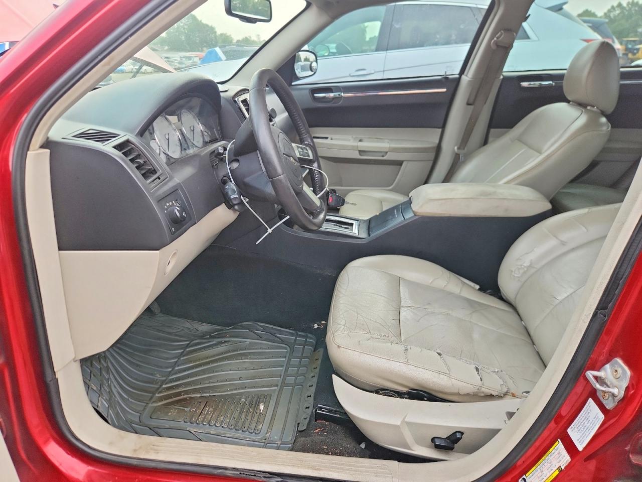 2007 Chrysler 300 Touring Red vin: 2C3KA53G97H874787
