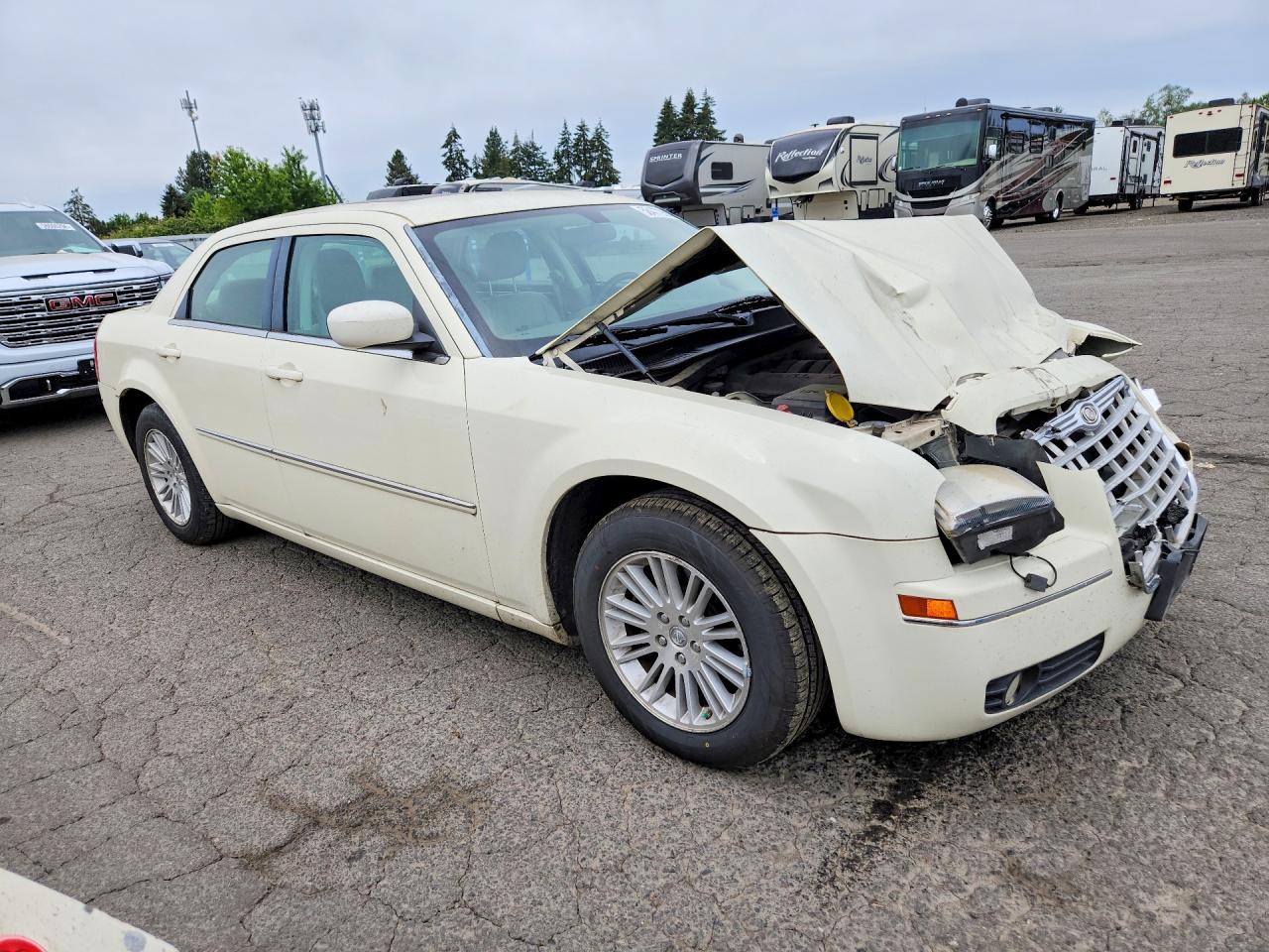 2008 Chrysler 300 Touring Cream vin: 2C3KA53G98H106373