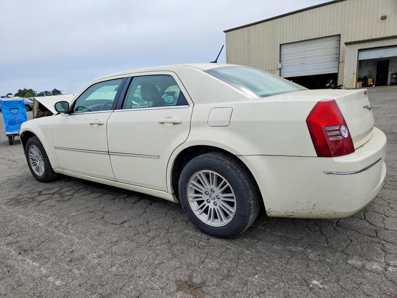 2008 Chrysler 300 Touring Cream vin: 2C3KA53G98H106373
