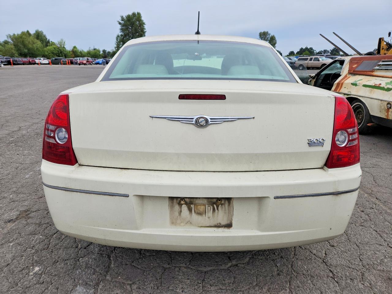 2008 Chrysler 300 Touring Cream vin: 2C3KA53G98H106373