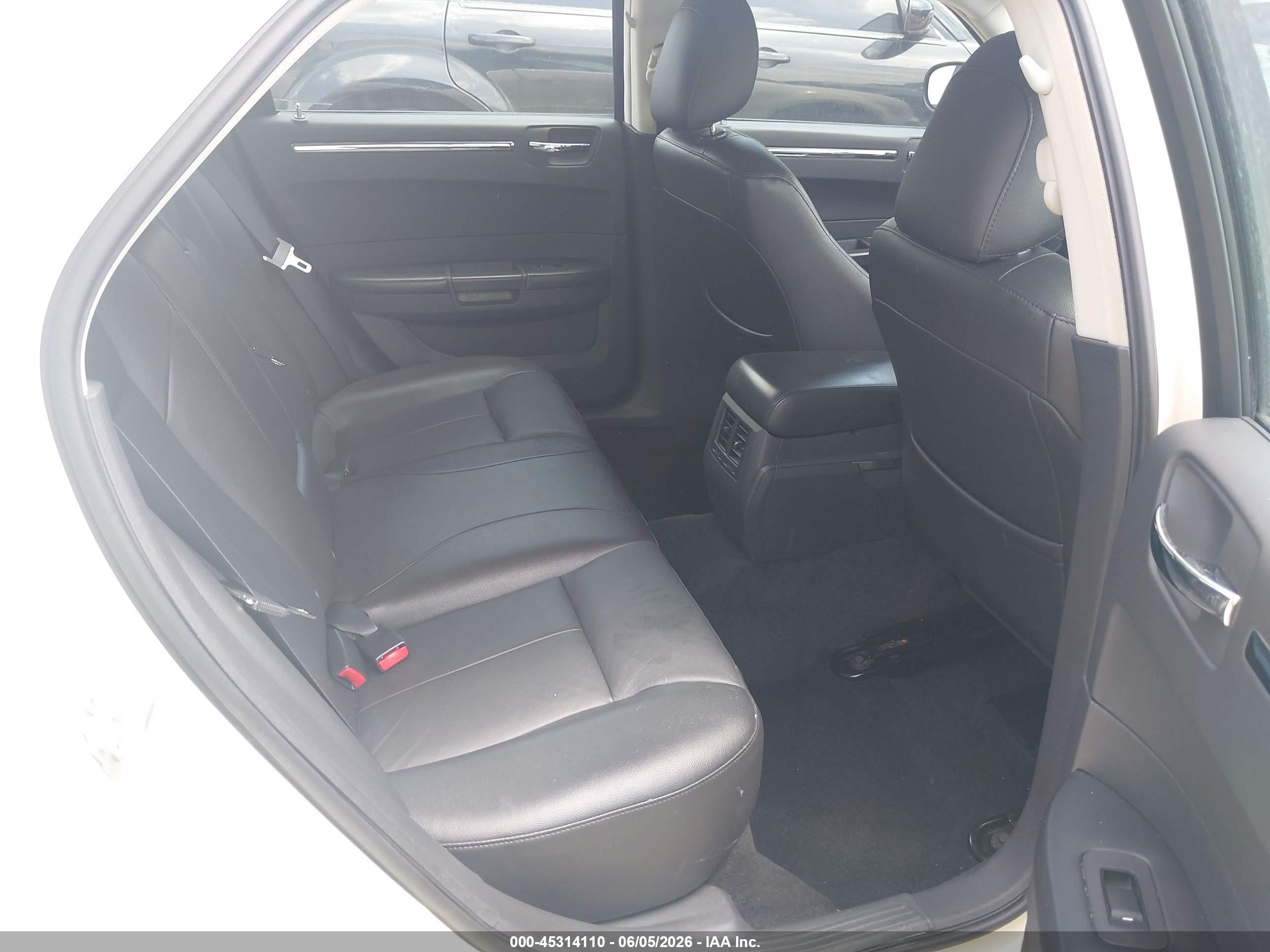 2008 Chrysler 300 Touring White vin: 2C3KA53GX8H245542