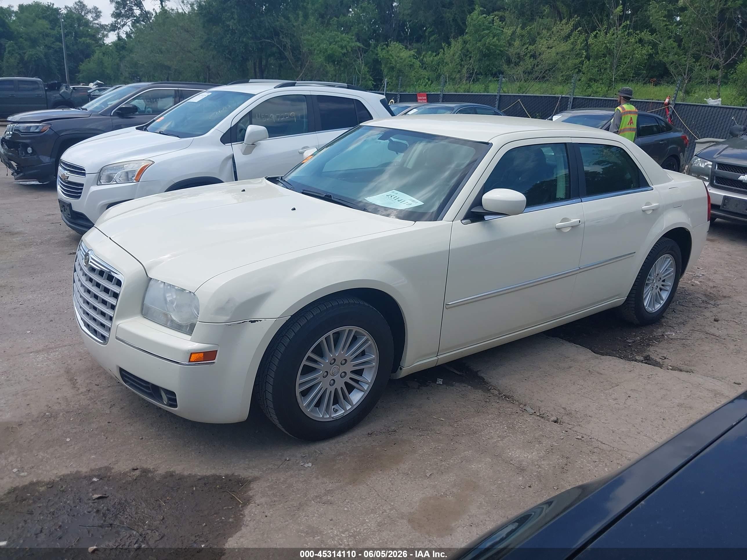 2008 Chrysler 300 Touring White vin: 2C3KA53GX8H245542