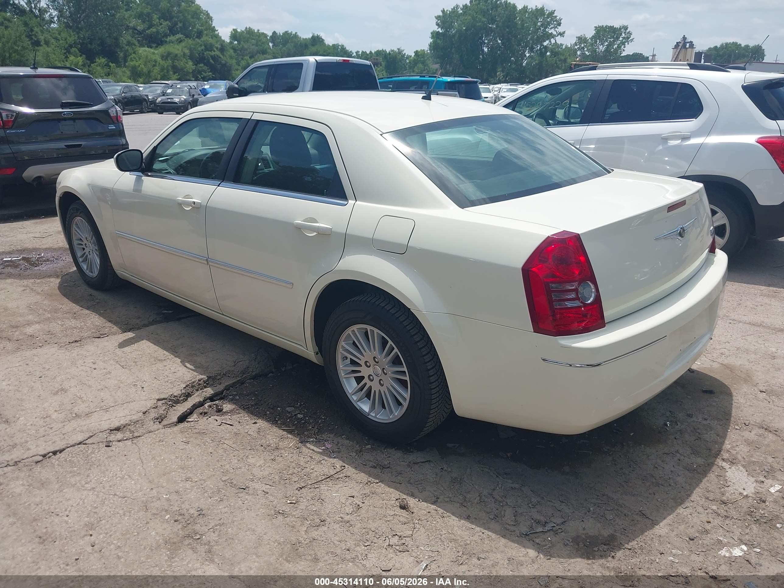 2008 Chrysler 300 Touring White vin: 2C3KA53GX8H245542
