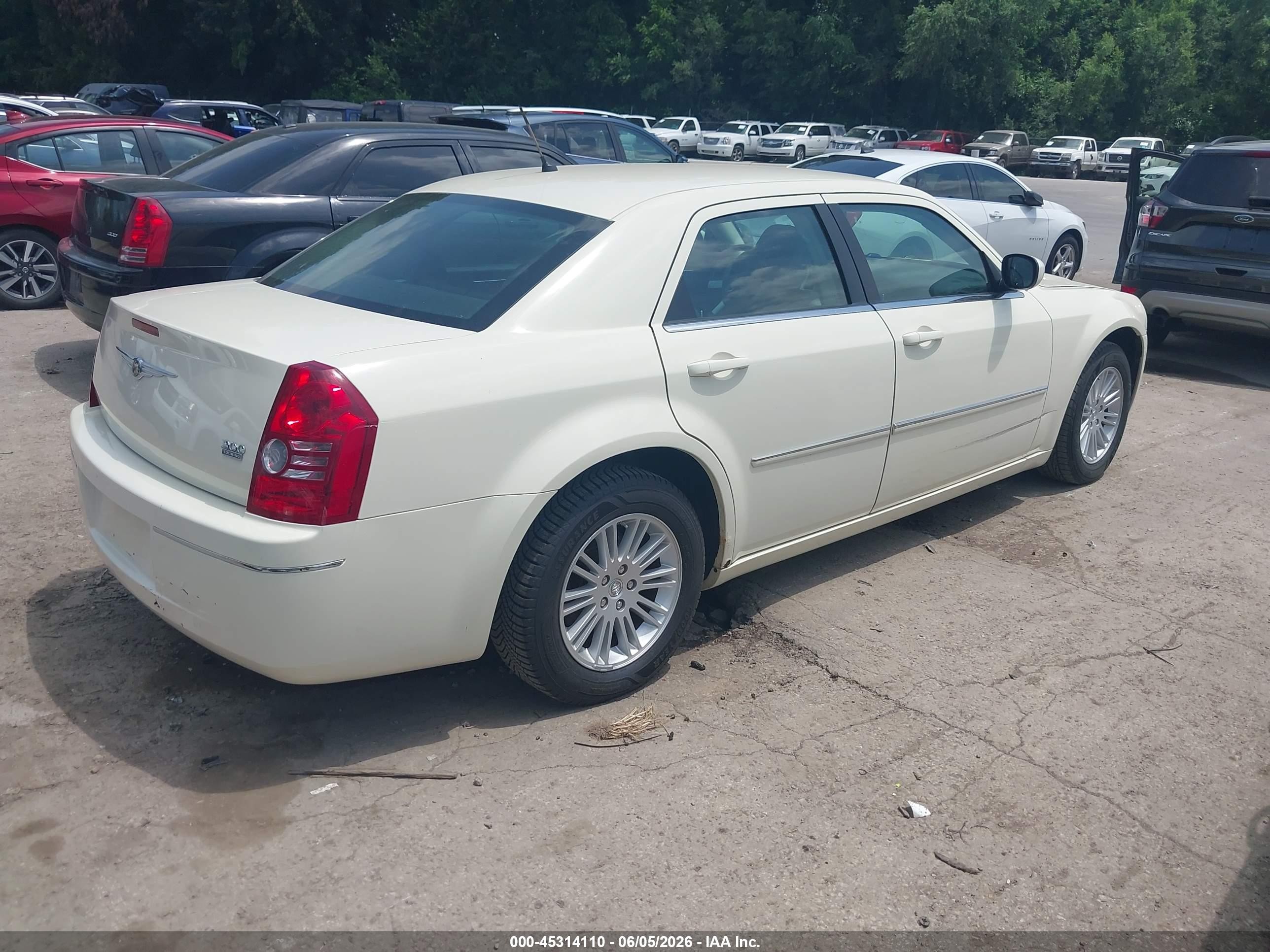 2008 Chrysler 300 Touring White vin: 2C3KA53GX8H245542