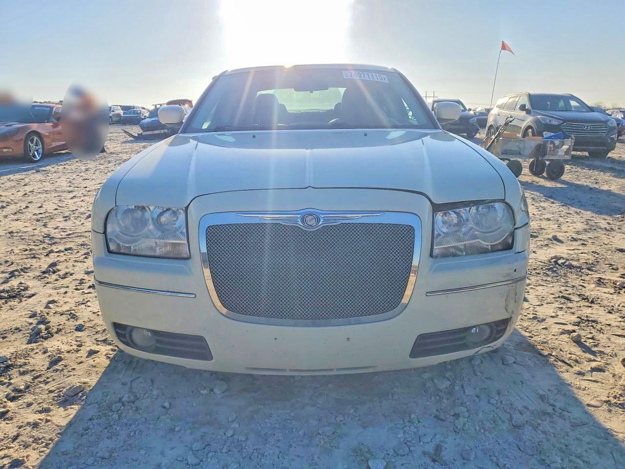 2009 Chrysler 300 Touring Beige vin: 2C3KA53V19H523020