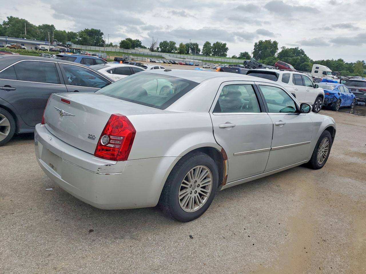 2009 Chrysler 300 Touring Silver vin: 2C3KA53V39H574518