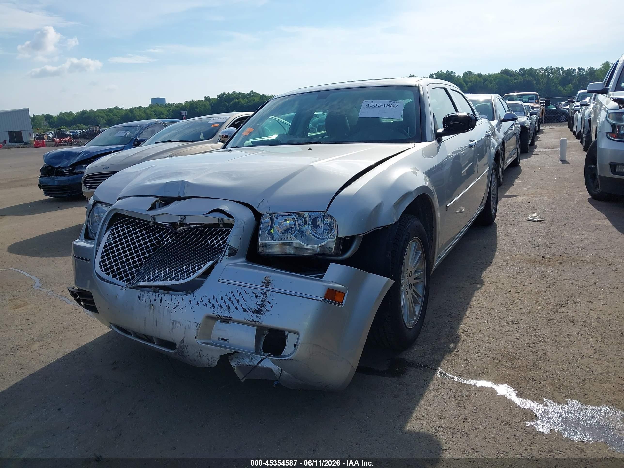 2009 Chrysler 300 Touring Silver vin: 2C3KA53V79H634171