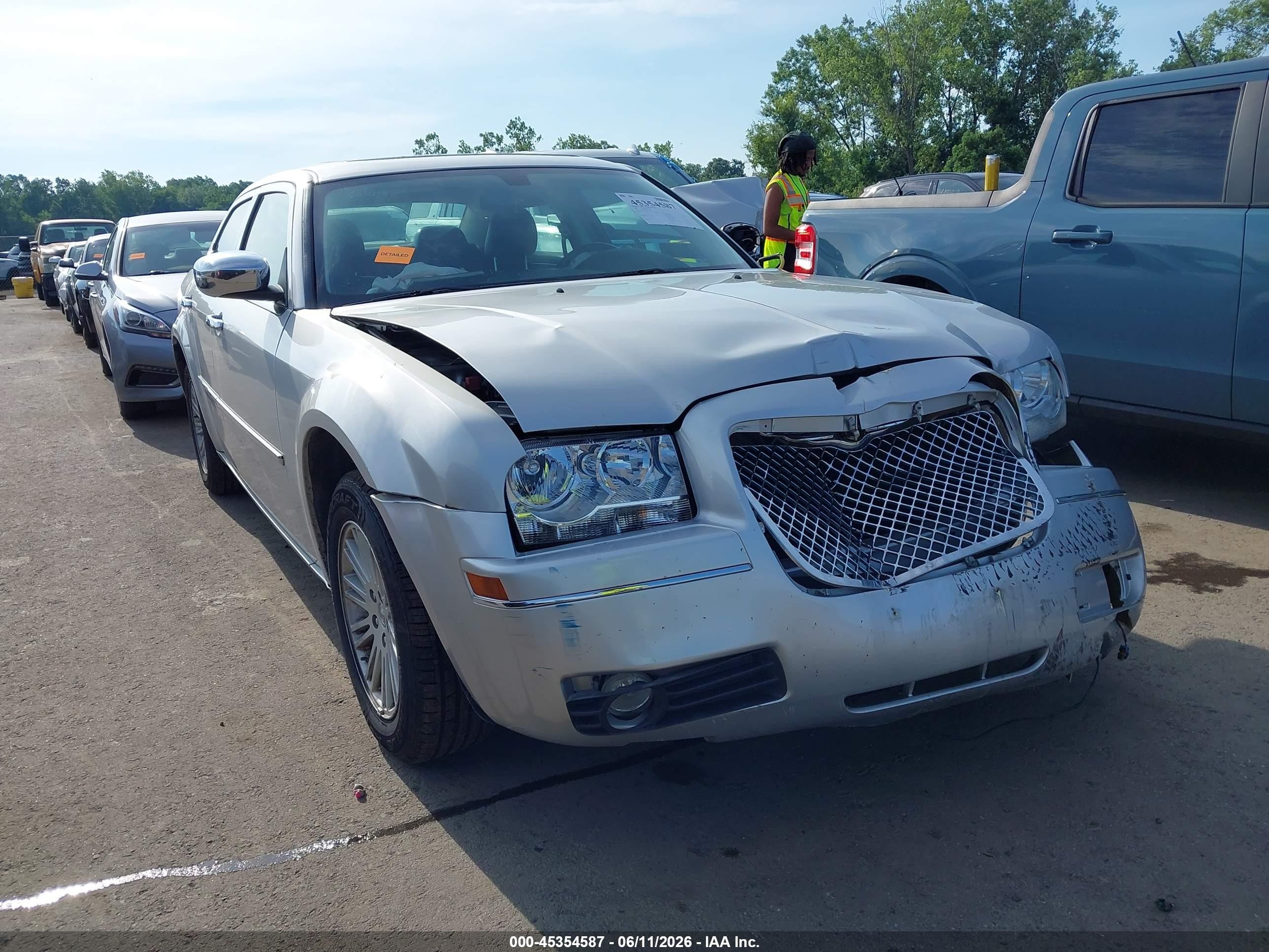 2009 Chrysler 300 Touring Silver vin: 2C3KA53V79H634171