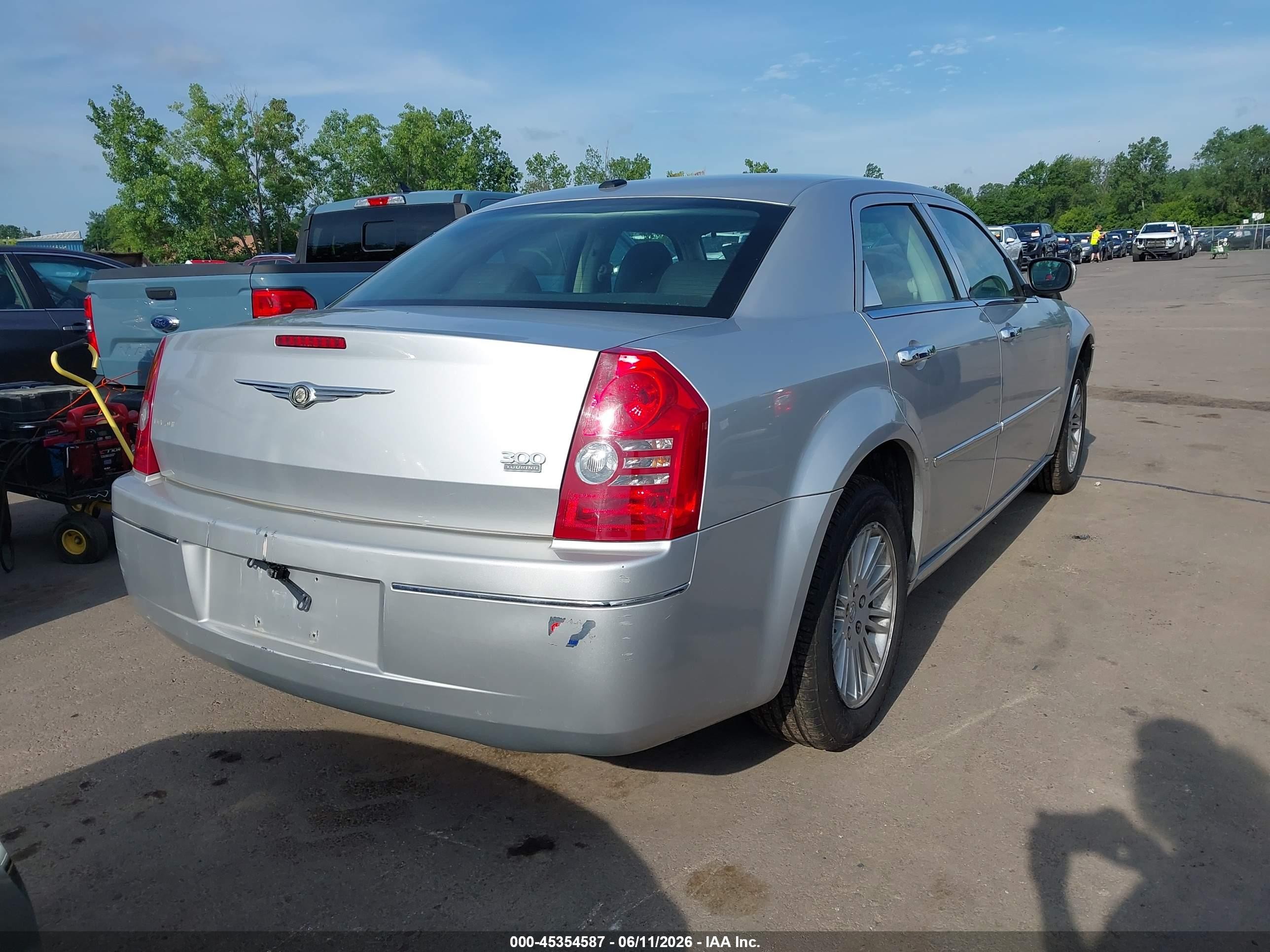 2009 Chrysler 300 Touring Silver vin: 2C3KA53V79H634171