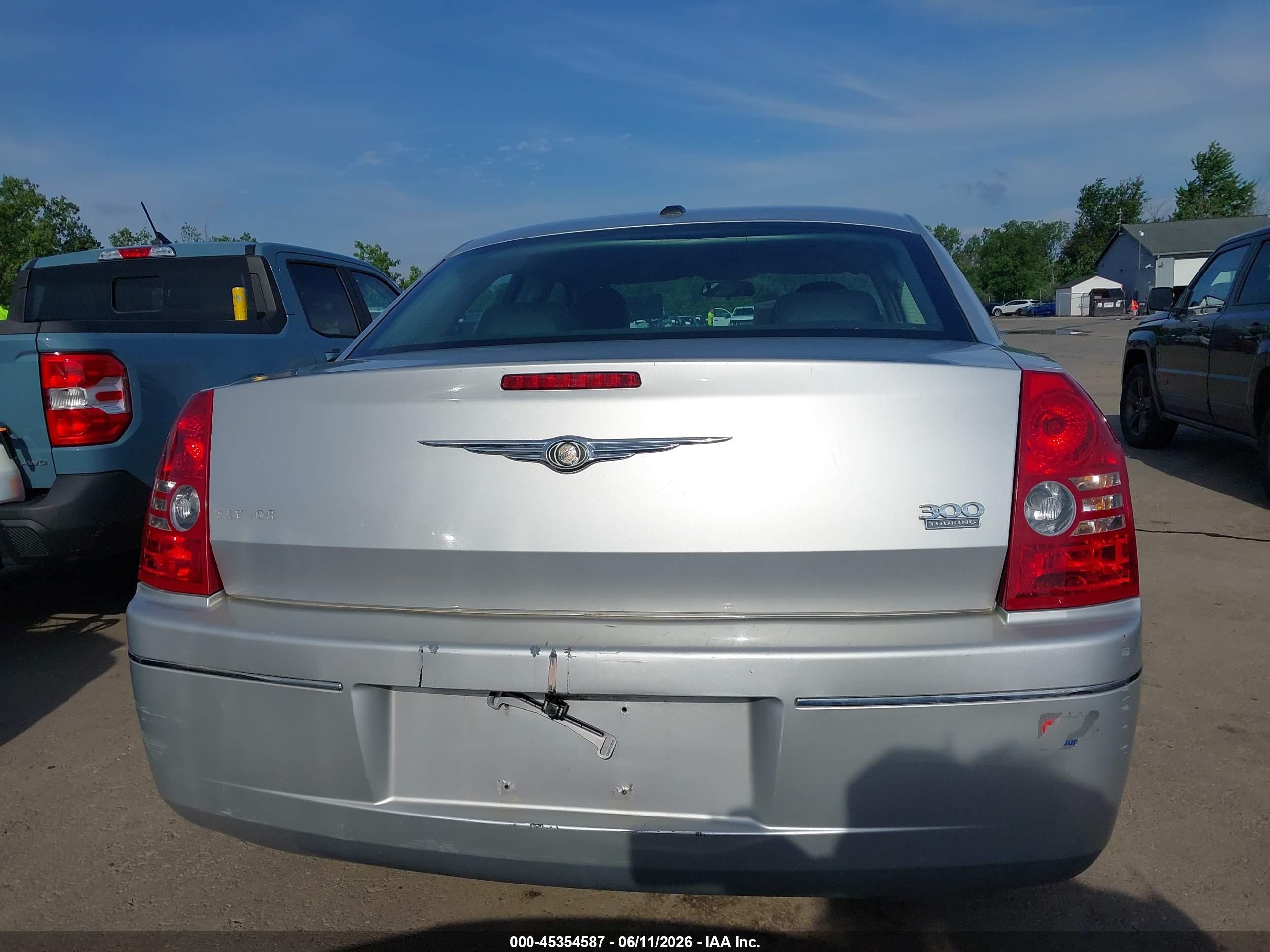 2009 Chrysler 300 Touring Silver vin: 2C3KA53V79H634171