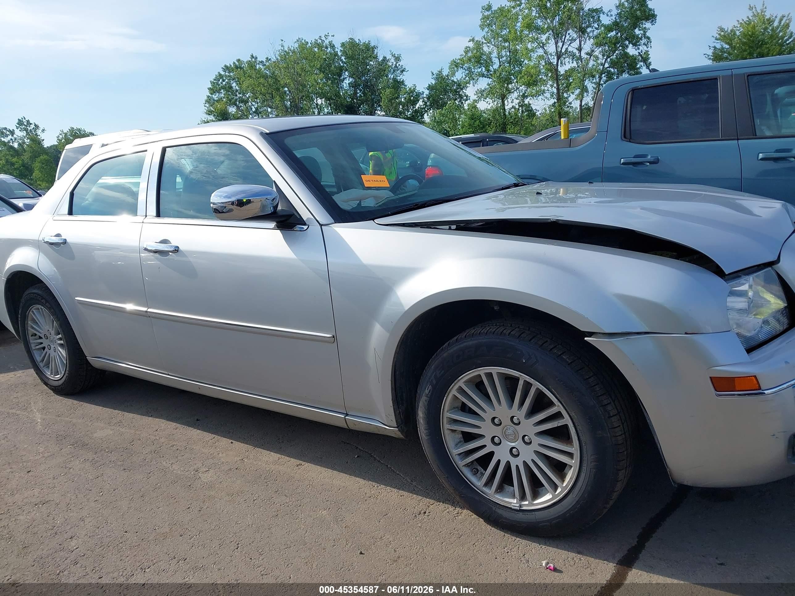2009 Chrysler 300 Touring Silver vin: 2C3KA53V79H634171