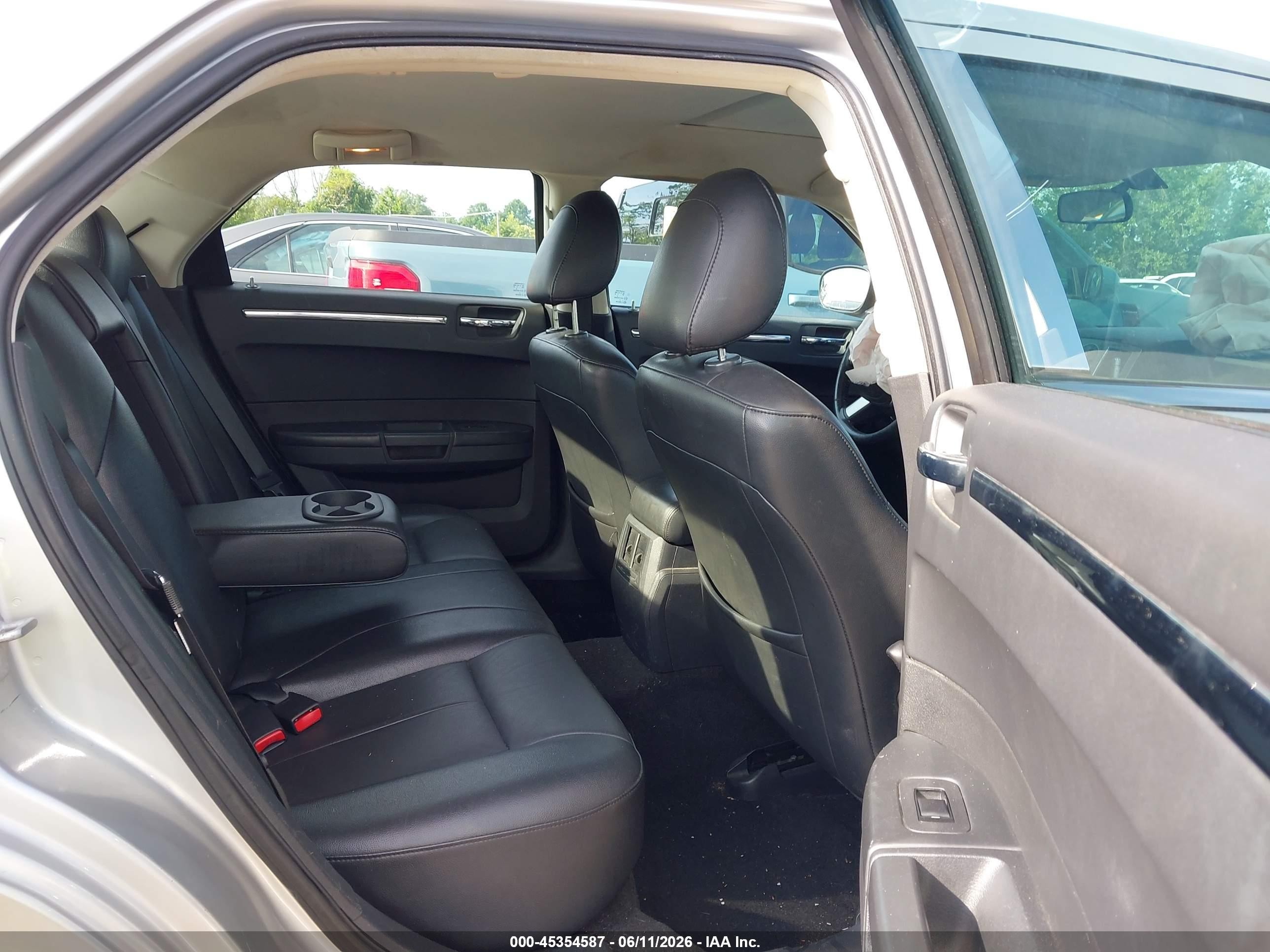 2009 Chrysler 300 Touring Silver vin: 2C3KA53V79H634171