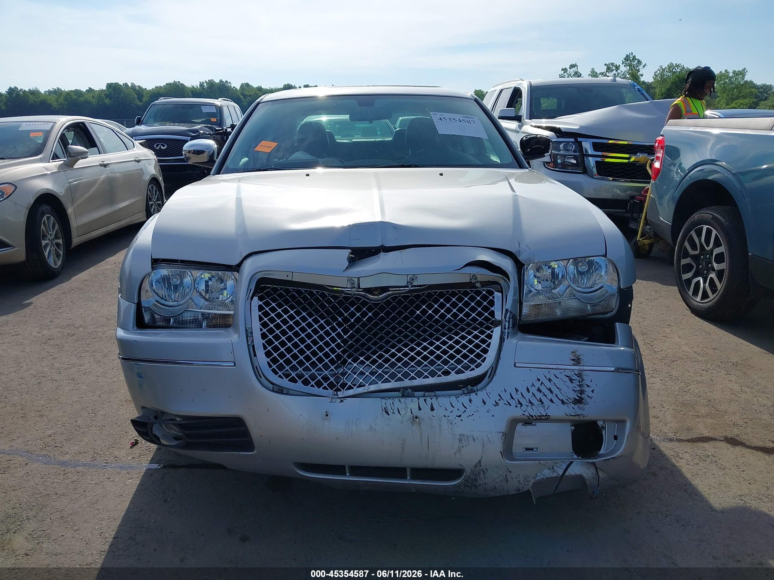 2009 Chrysler 300 Touring Silver vin: 2C3KA53V79H634171