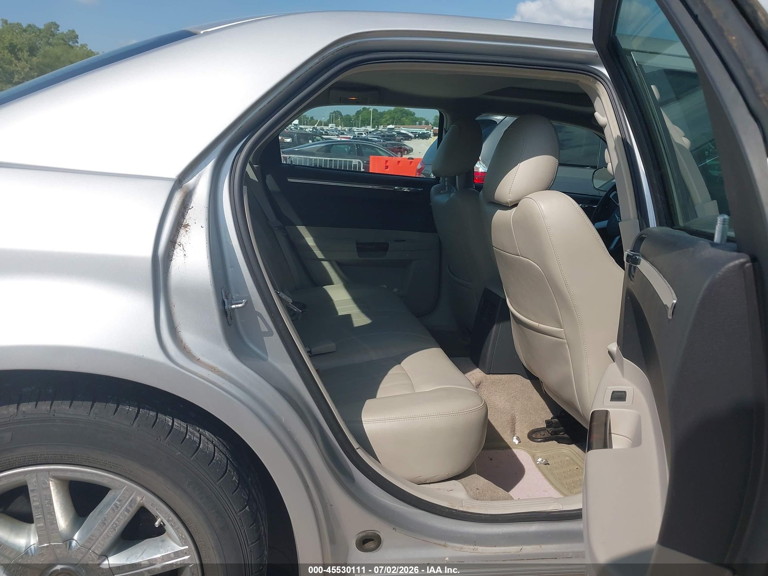 2007 Chrysler 300c   Silver vin: 2C3KA63H07H897129