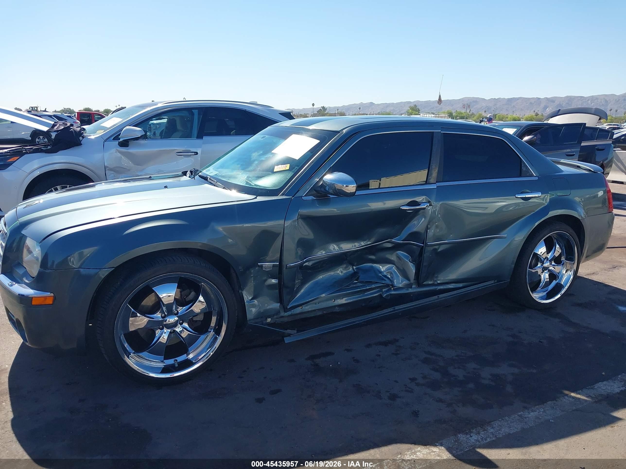 2006 Chrysler 300c   Серый vin: 2C3KA63H16H111112