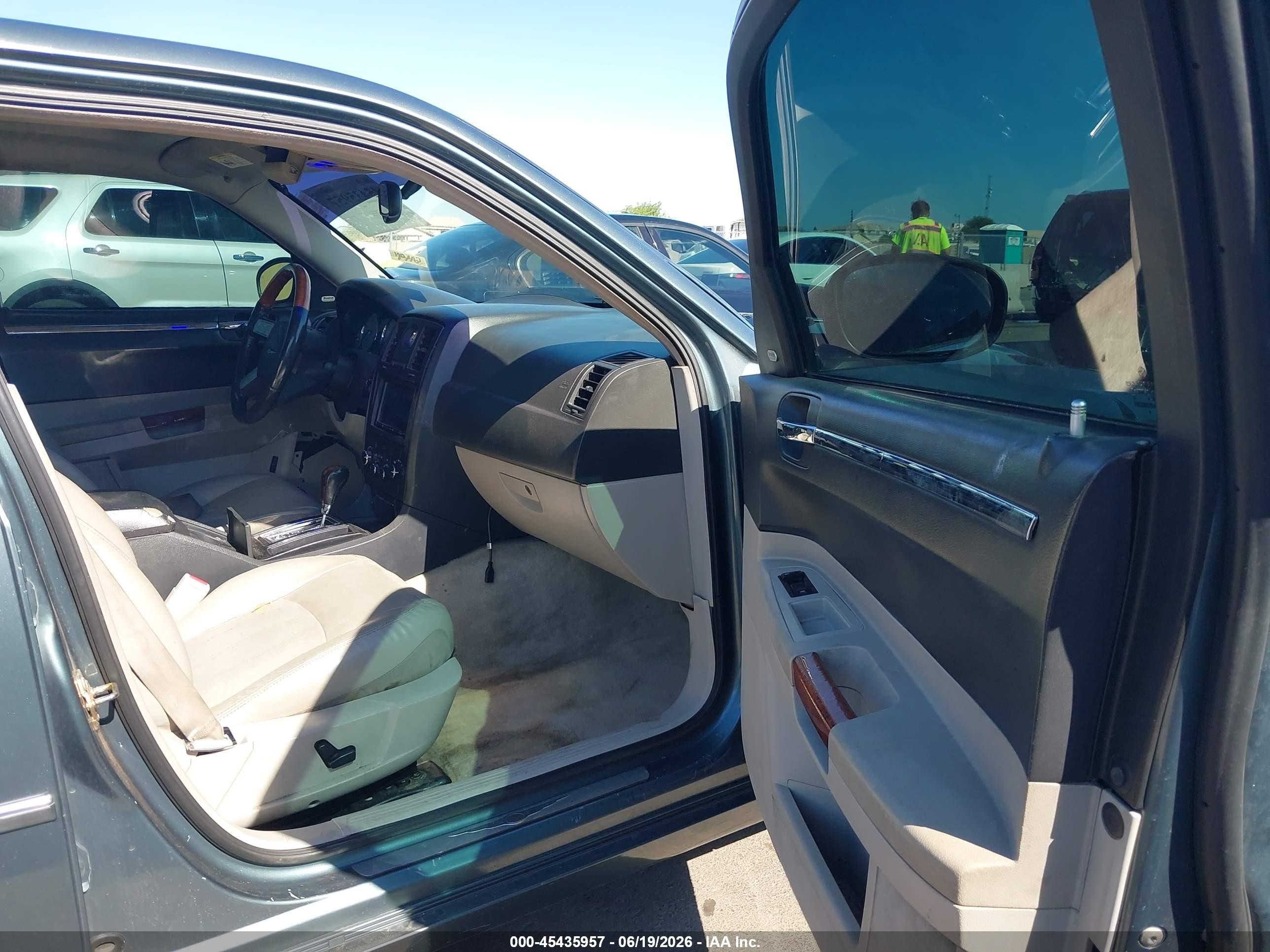 2006 Chrysler 300c   Серый vin: 2C3KA63H16H111112