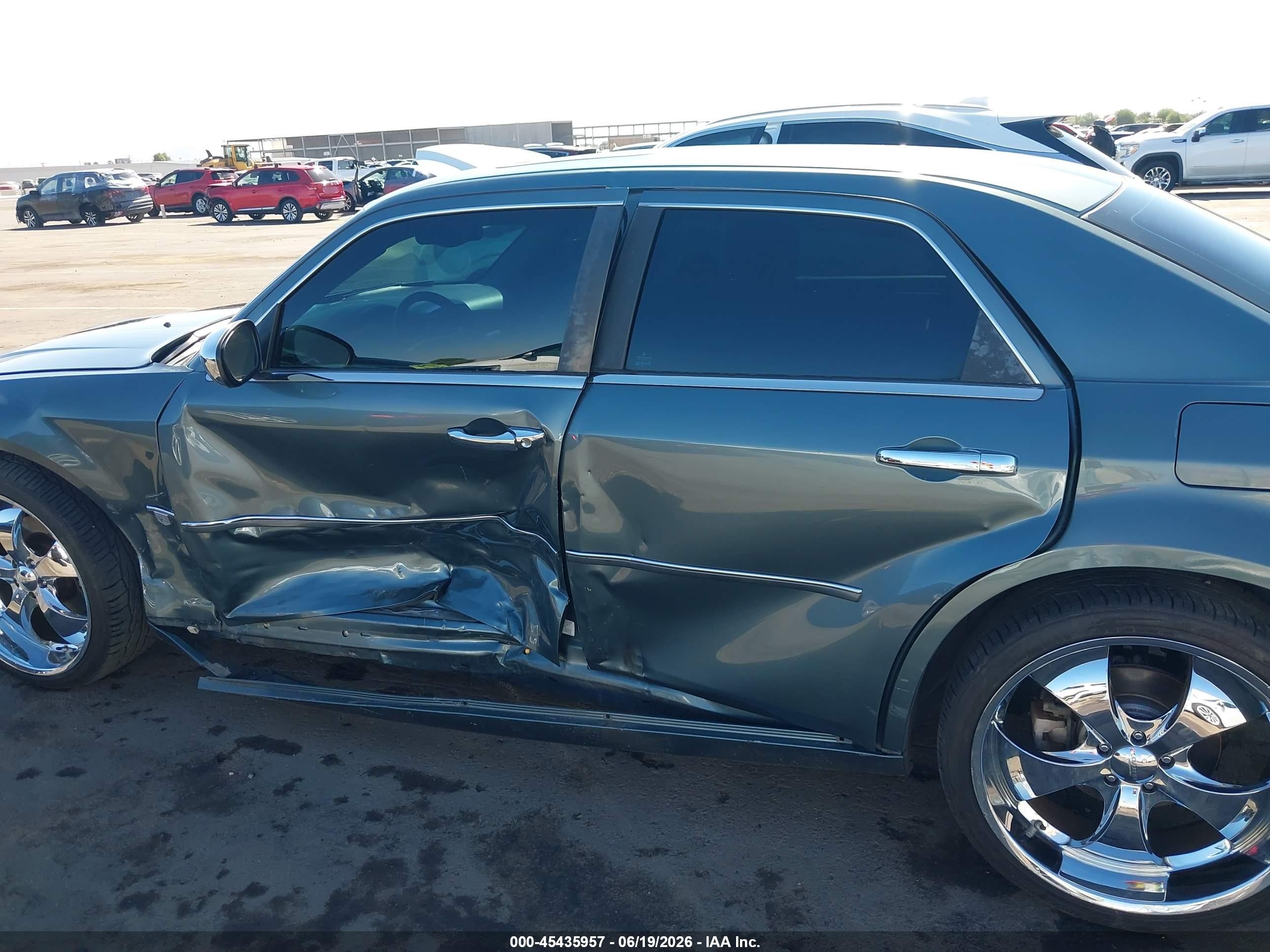 2006 Chrysler 300c   Серый vin: 2C3KA63H16H111112