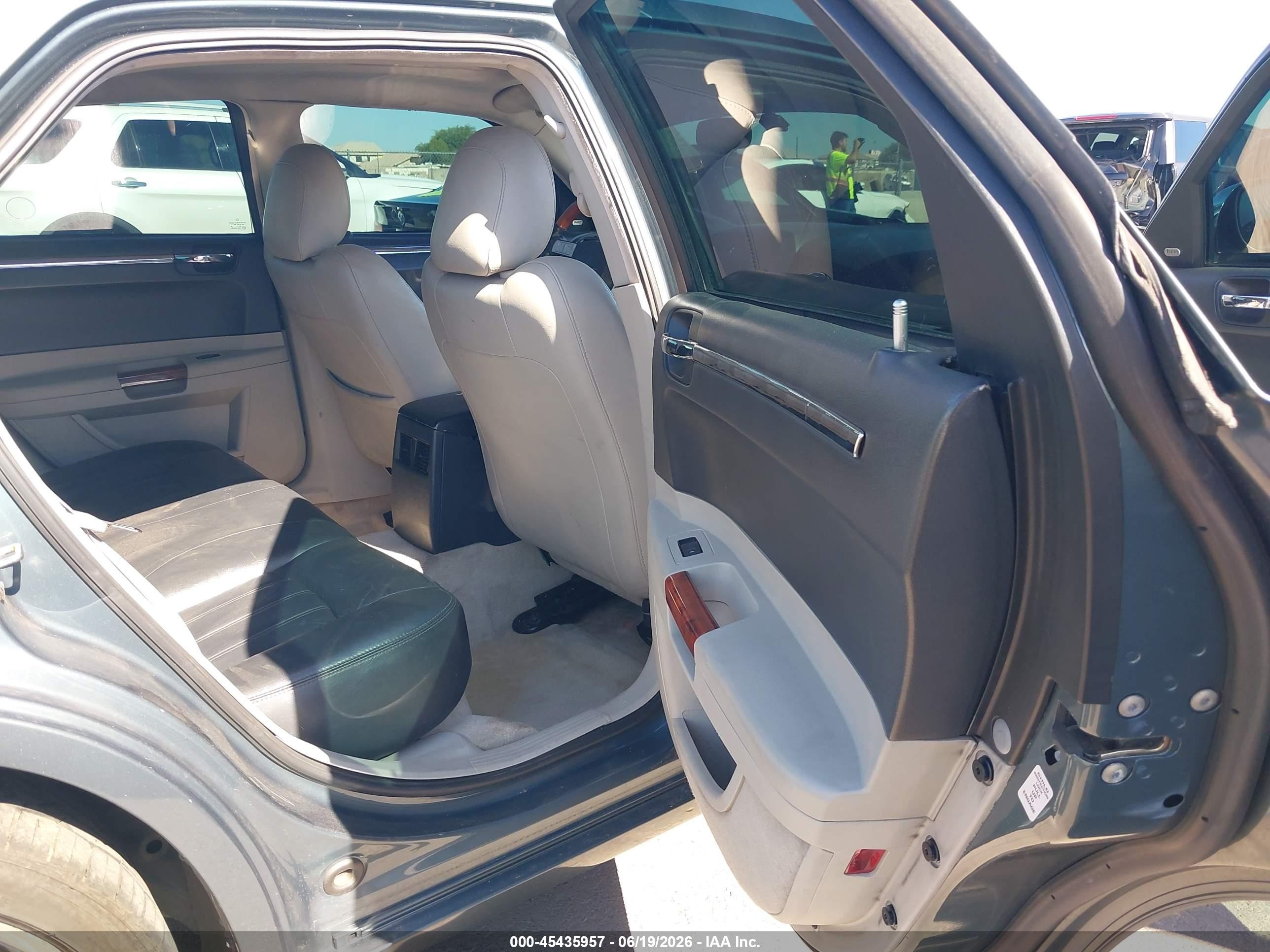2006 Chrysler 300c   Серый vin: 2C3KA63H16H111112
