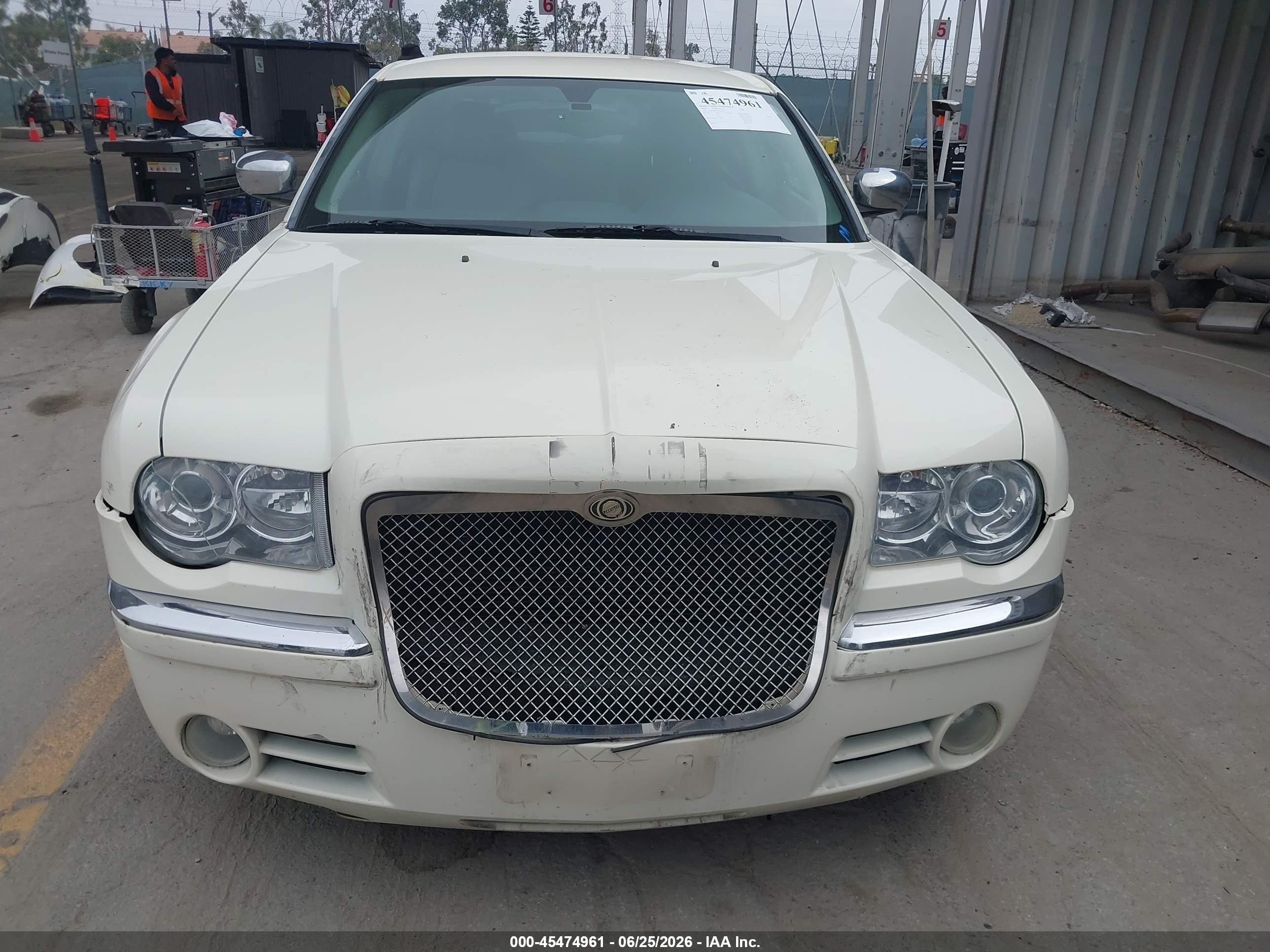 2006 Chrysler 300c   Кремовый vin: 2C3KA63H36H140577