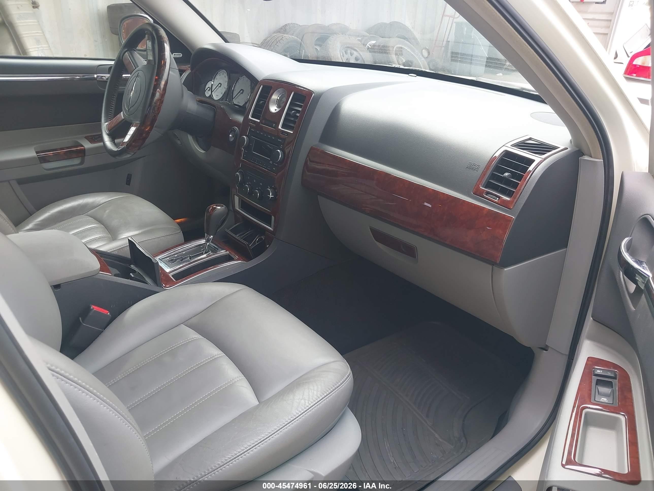 2006 Chrysler 300c   Кремовый vin: 2C3KA63H36H140577