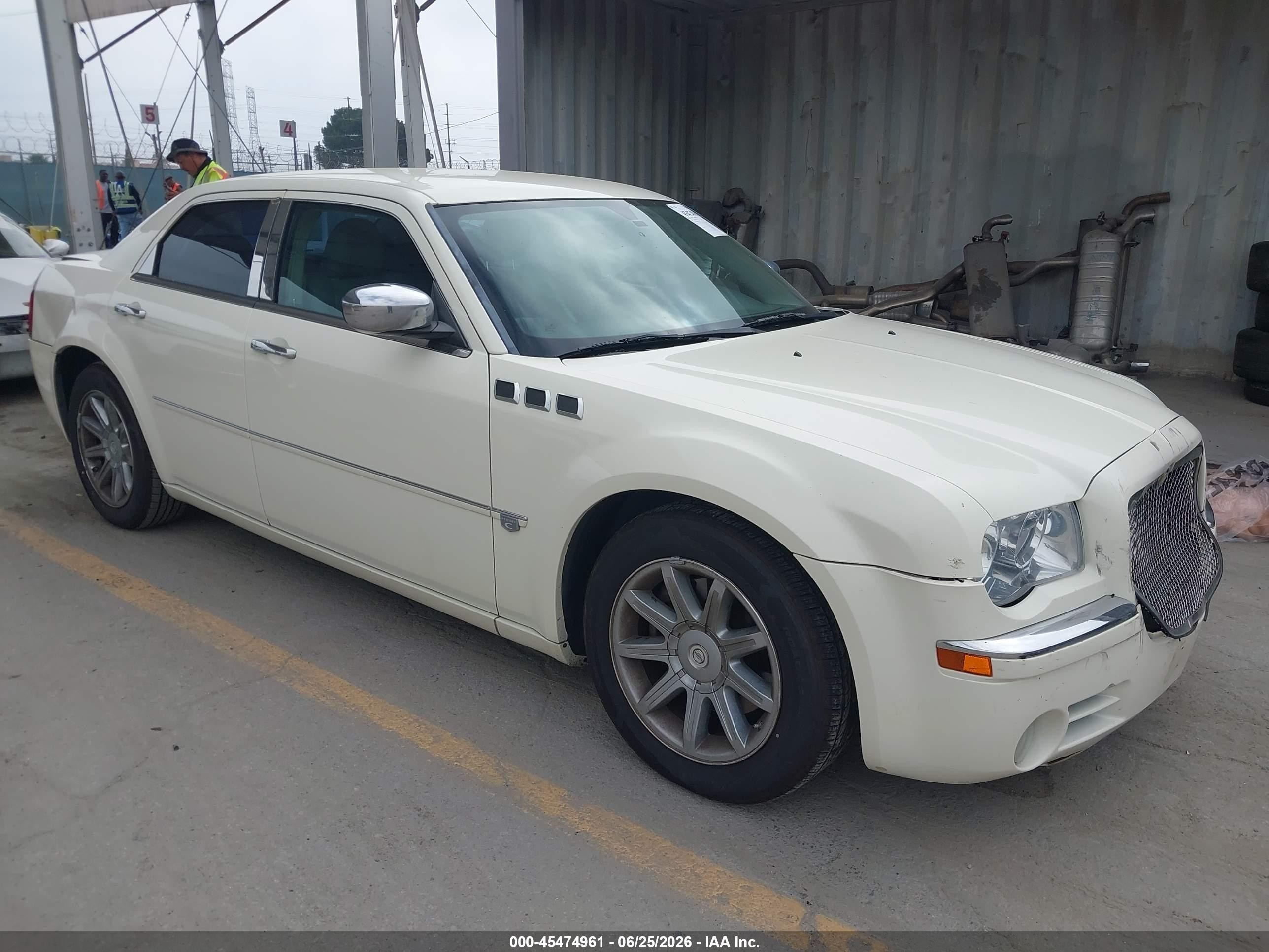 2006 Chrysler 300c   Cream vin: 2C3KA63H36H140577