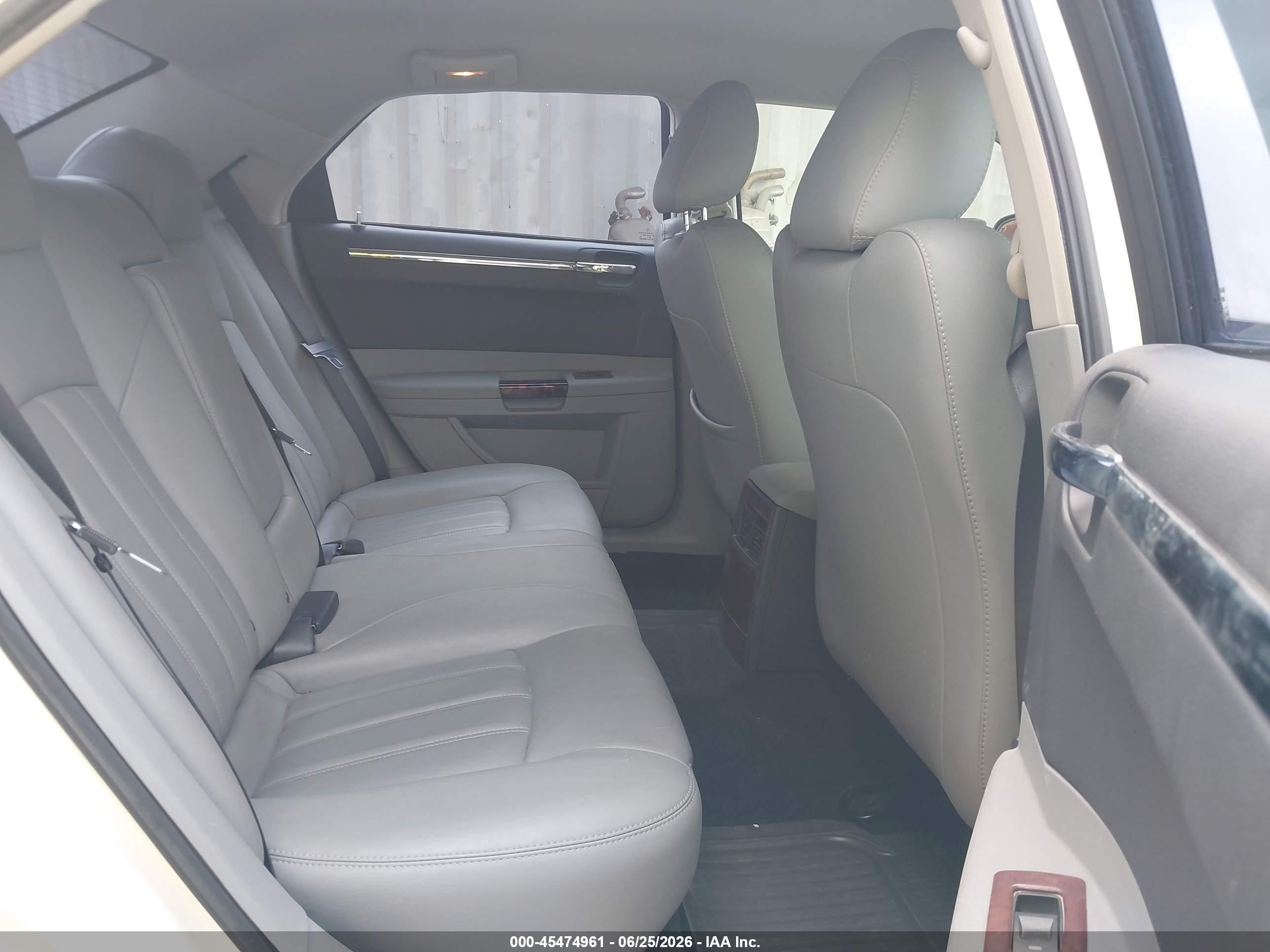 2006 Chrysler 300c   Кремовый vin: 2C3KA63H36H140577