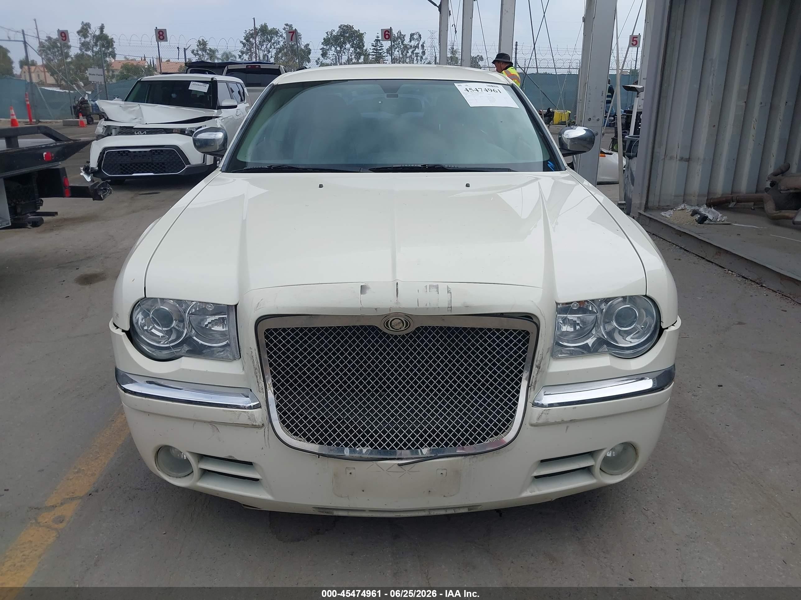 2006 Chrysler 300c   Кремовый vin: 2C3KA63H36H140577