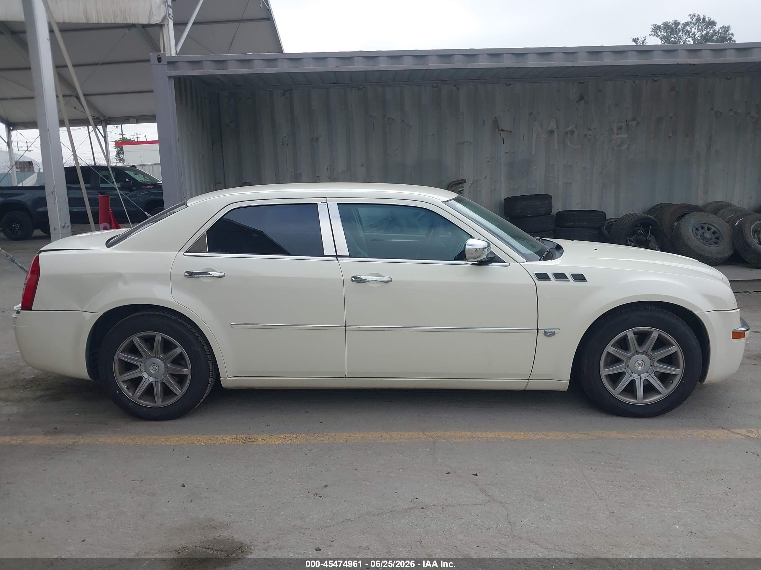 2006 Chrysler 300c   Кремовый vin: 2C3KA63H36H140577