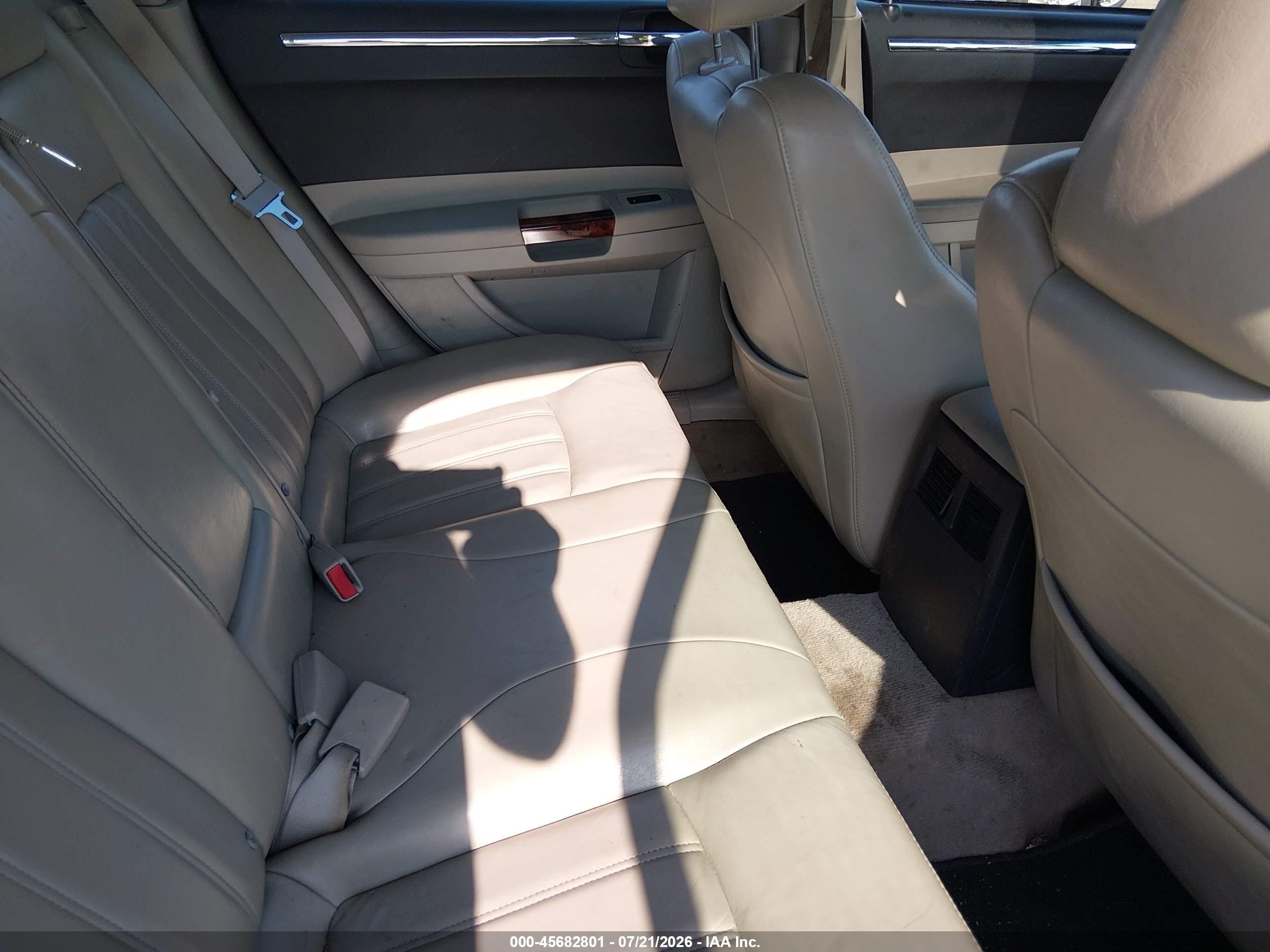 2007 Chrysler 300c   Silver vin: 2C3KA63H37H633760