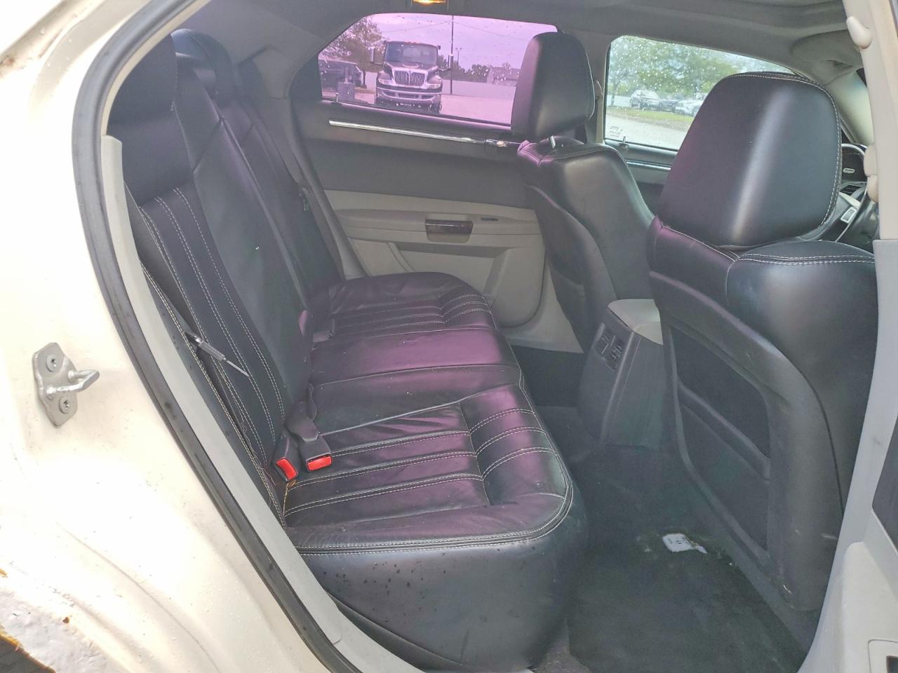 2007 Chrysler 300c White vin: 2C3KA63H37H811327
