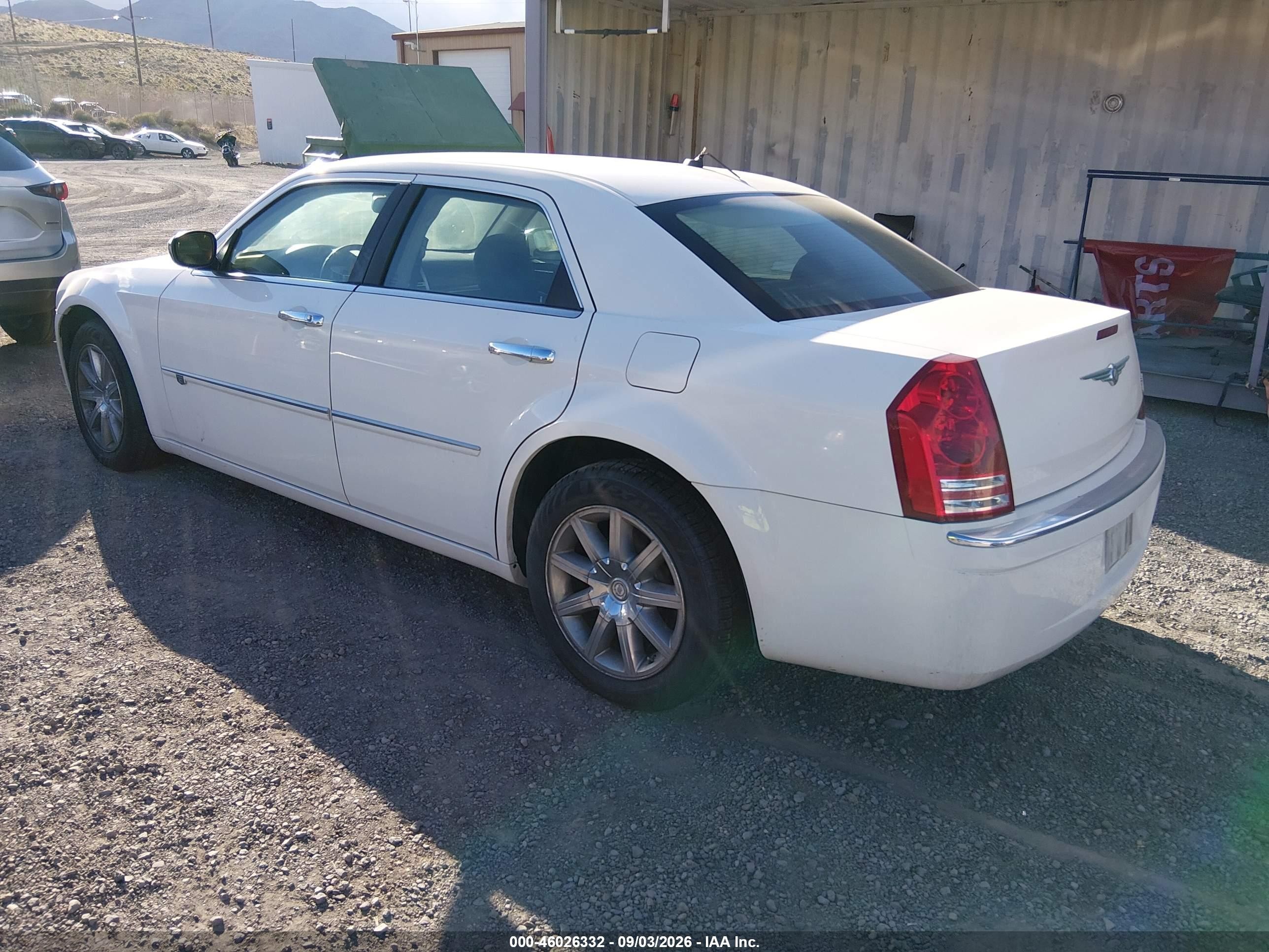 2008 Chrysler 300c   White vin: 2C3KA63H38H221078