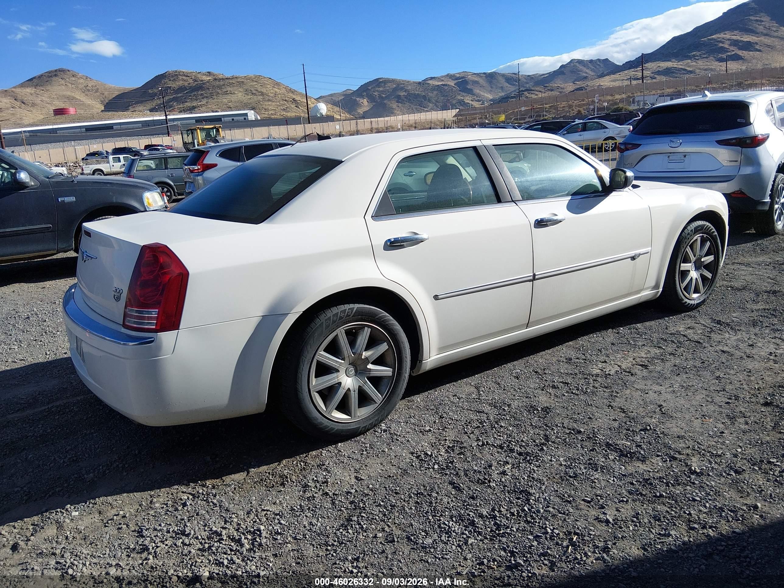 2008 Chrysler 300c   White vin: 2C3KA63H38H221078