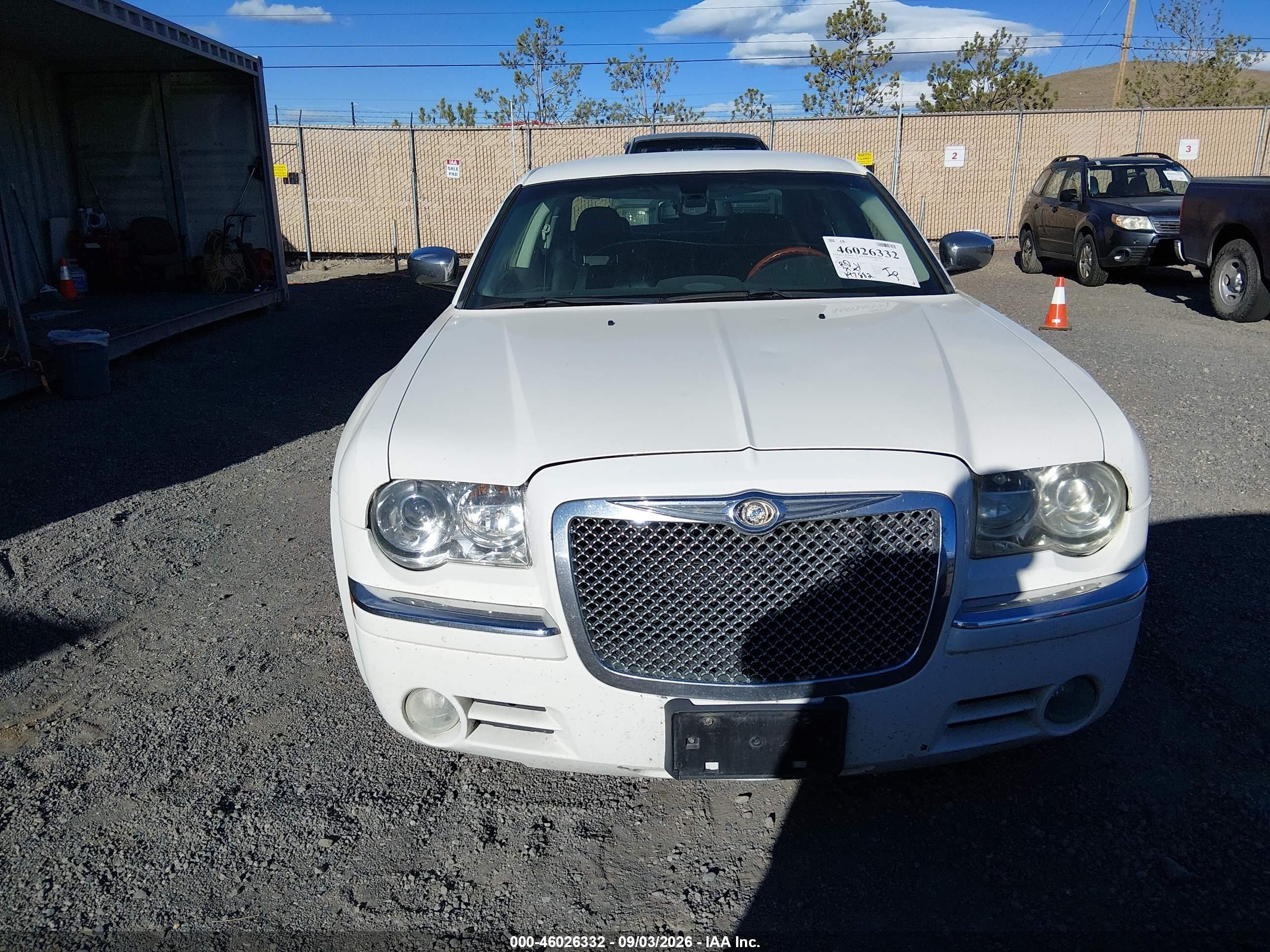 2008 Chrysler 300c   White vin: 2C3KA63H38H221078