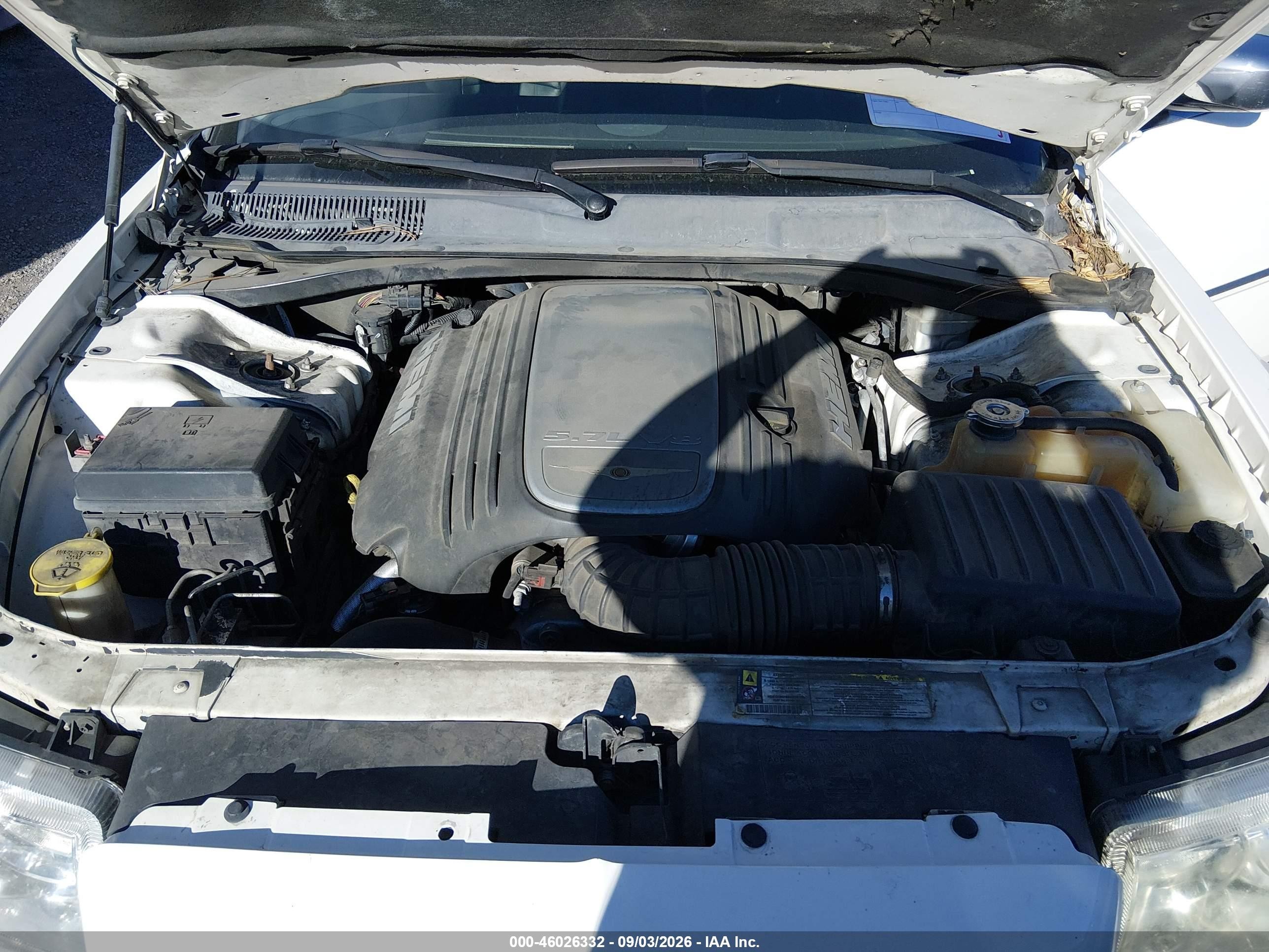 2008 Chrysler 300c   White vin: 2C3KA63H38H221078