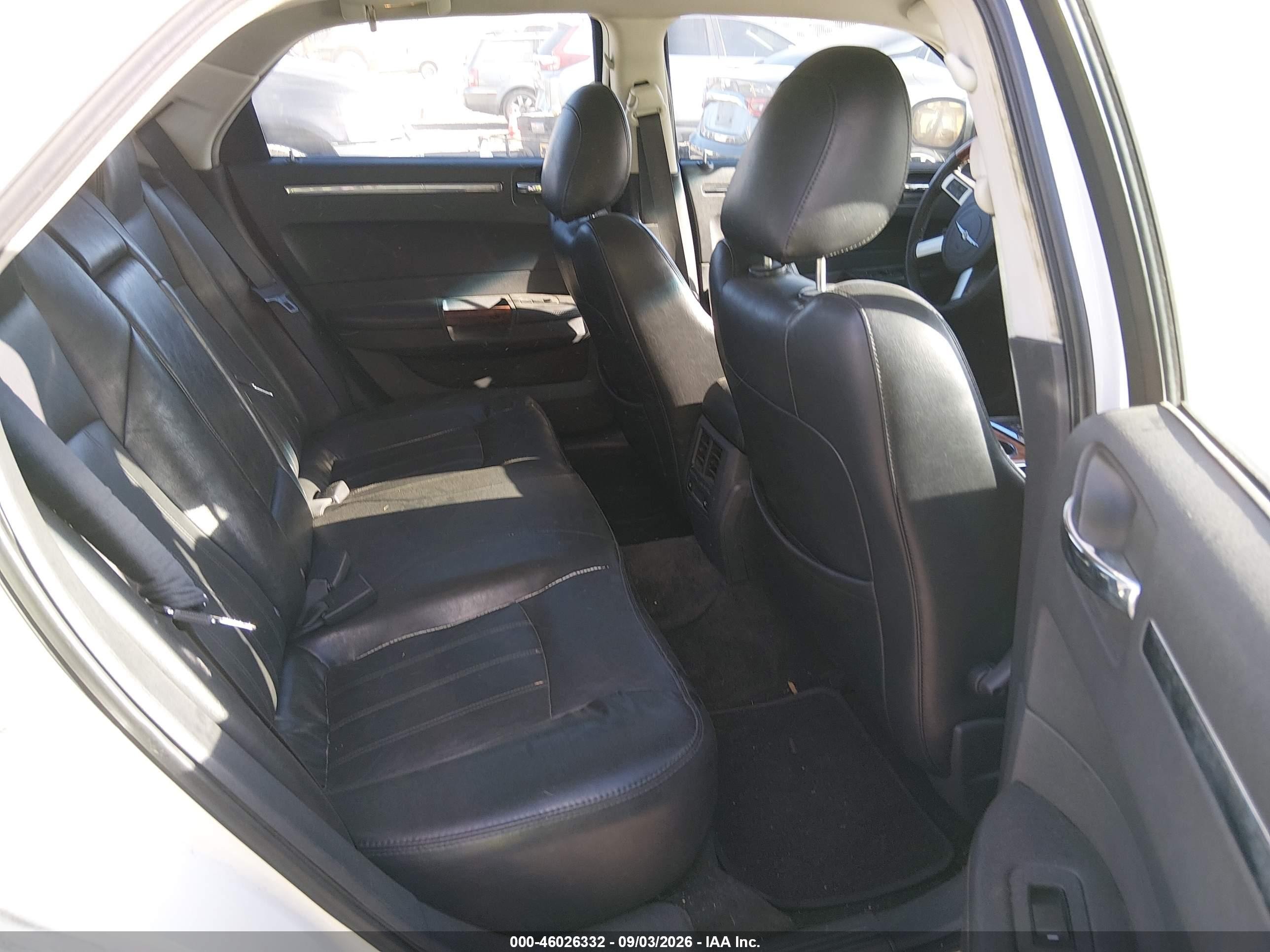 2008 Chrysler 300c   White vin: 2C3KA63H38H221078