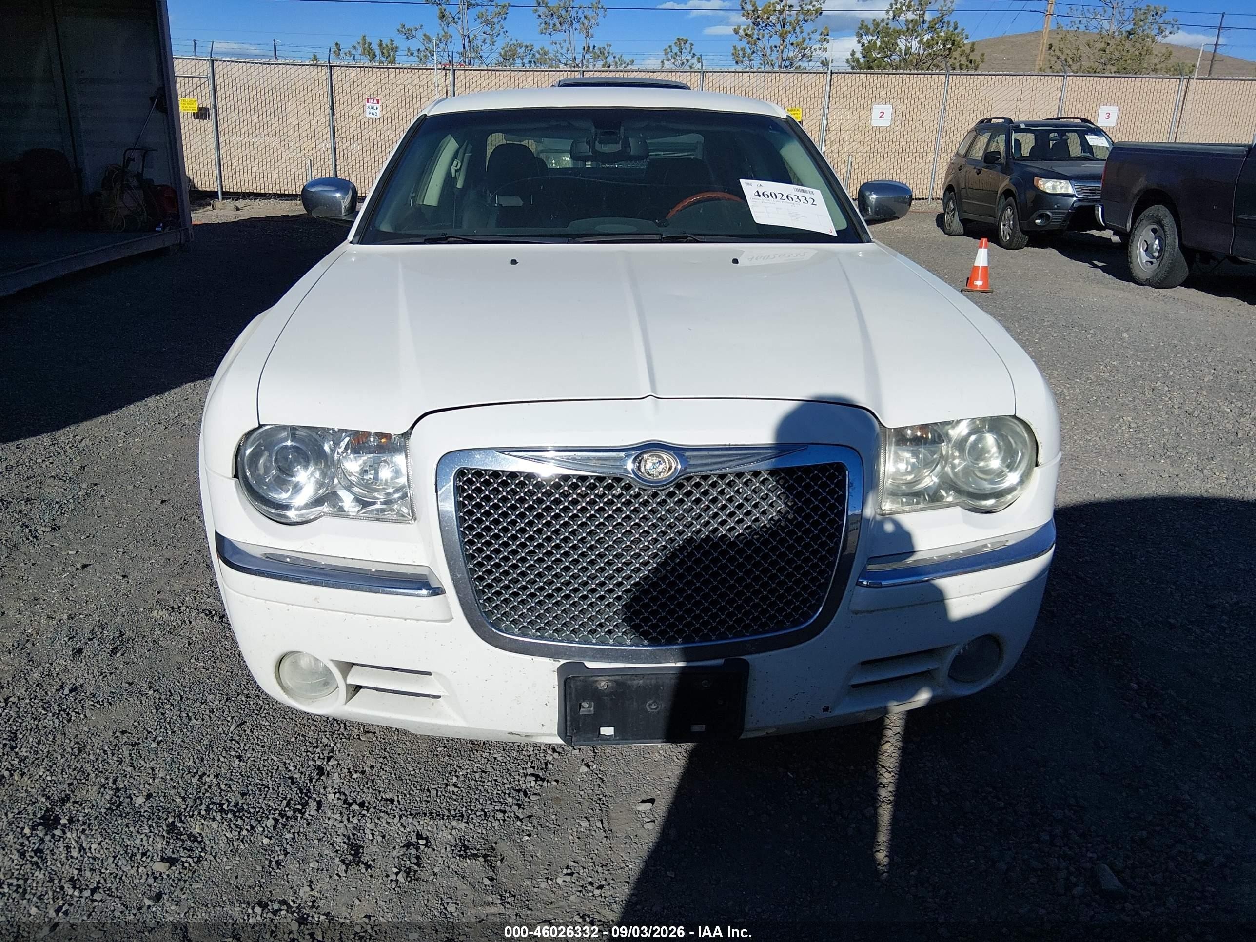 2008 Chrysler 300c   White vin: 2C3KA63H38H221078