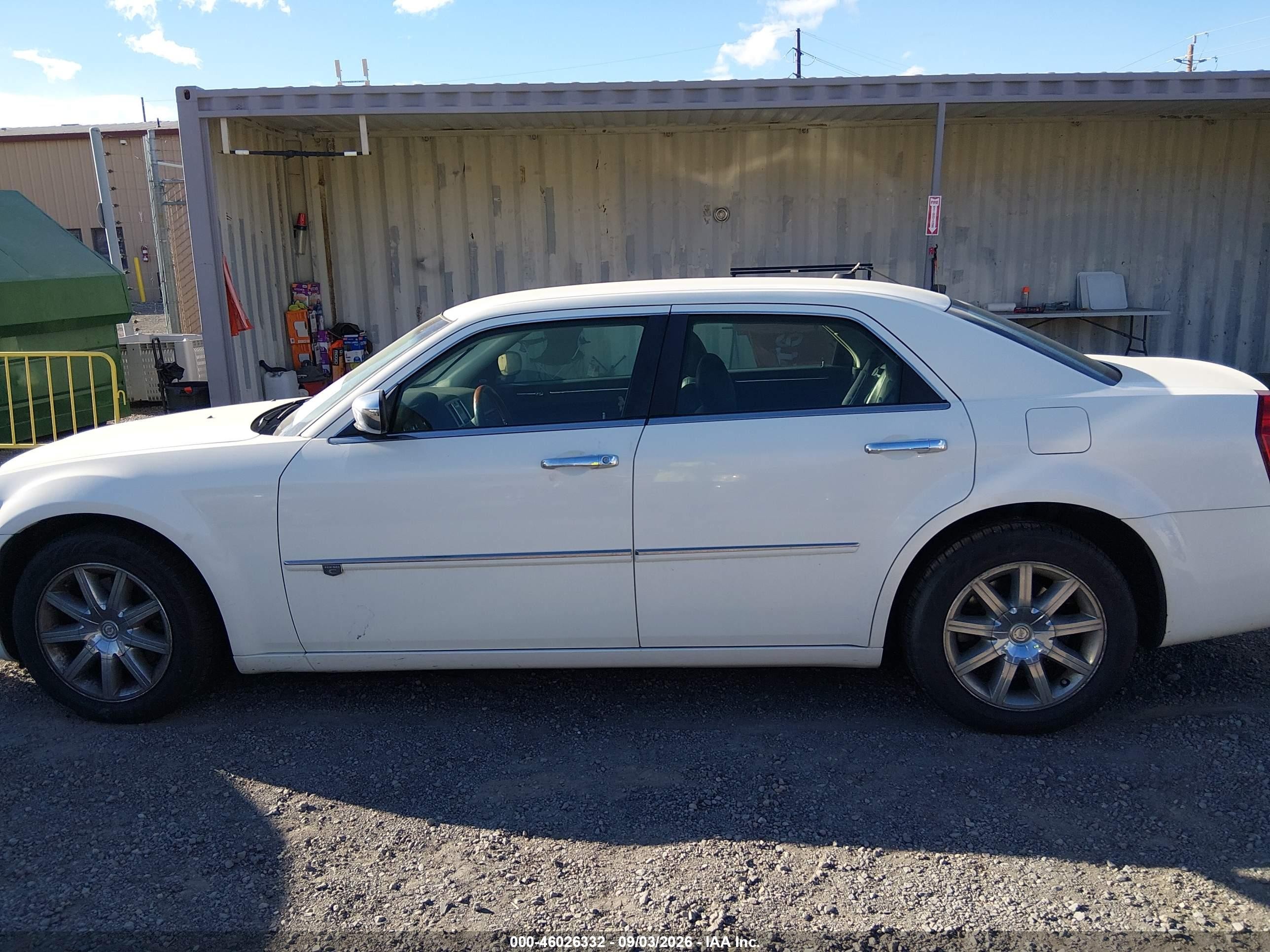 2008 Chrysler 300c   White vin: 2C3KA63H38H221078