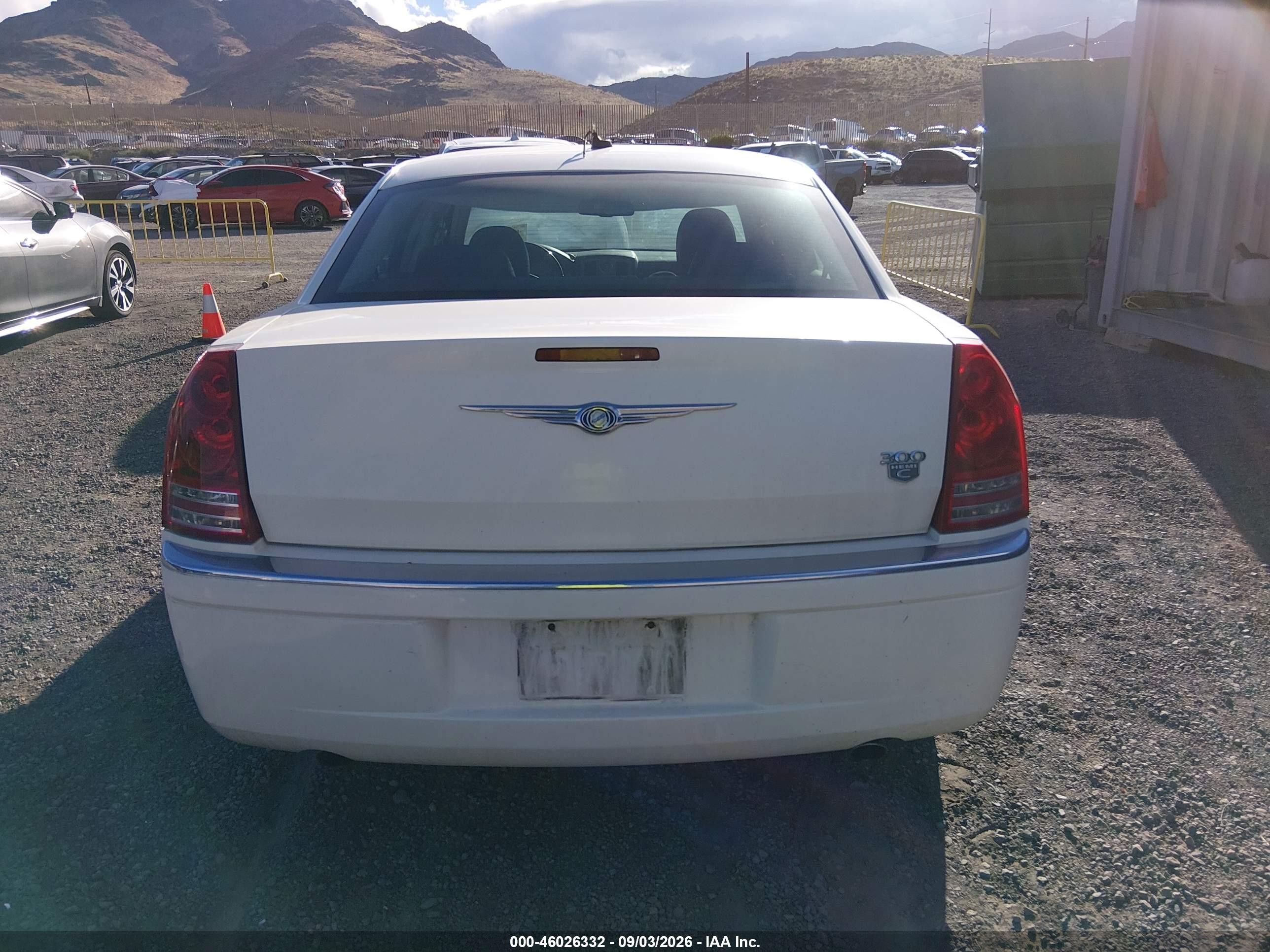 2008 Chrysler 300c   White vin: 2C3KA63H38H221078
