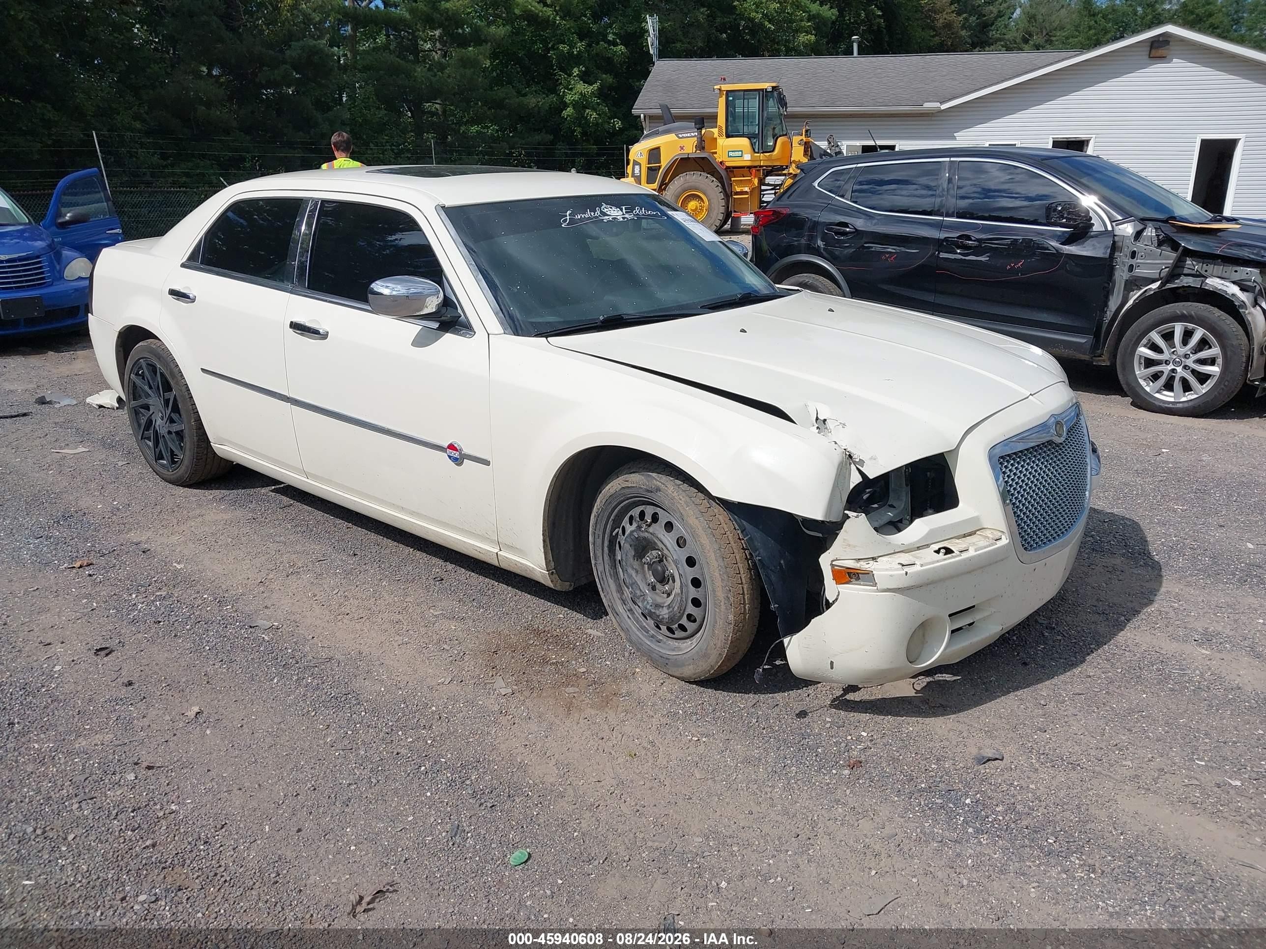 2006 Chrysler 300c   White vin: 2C3KA63H46H429306