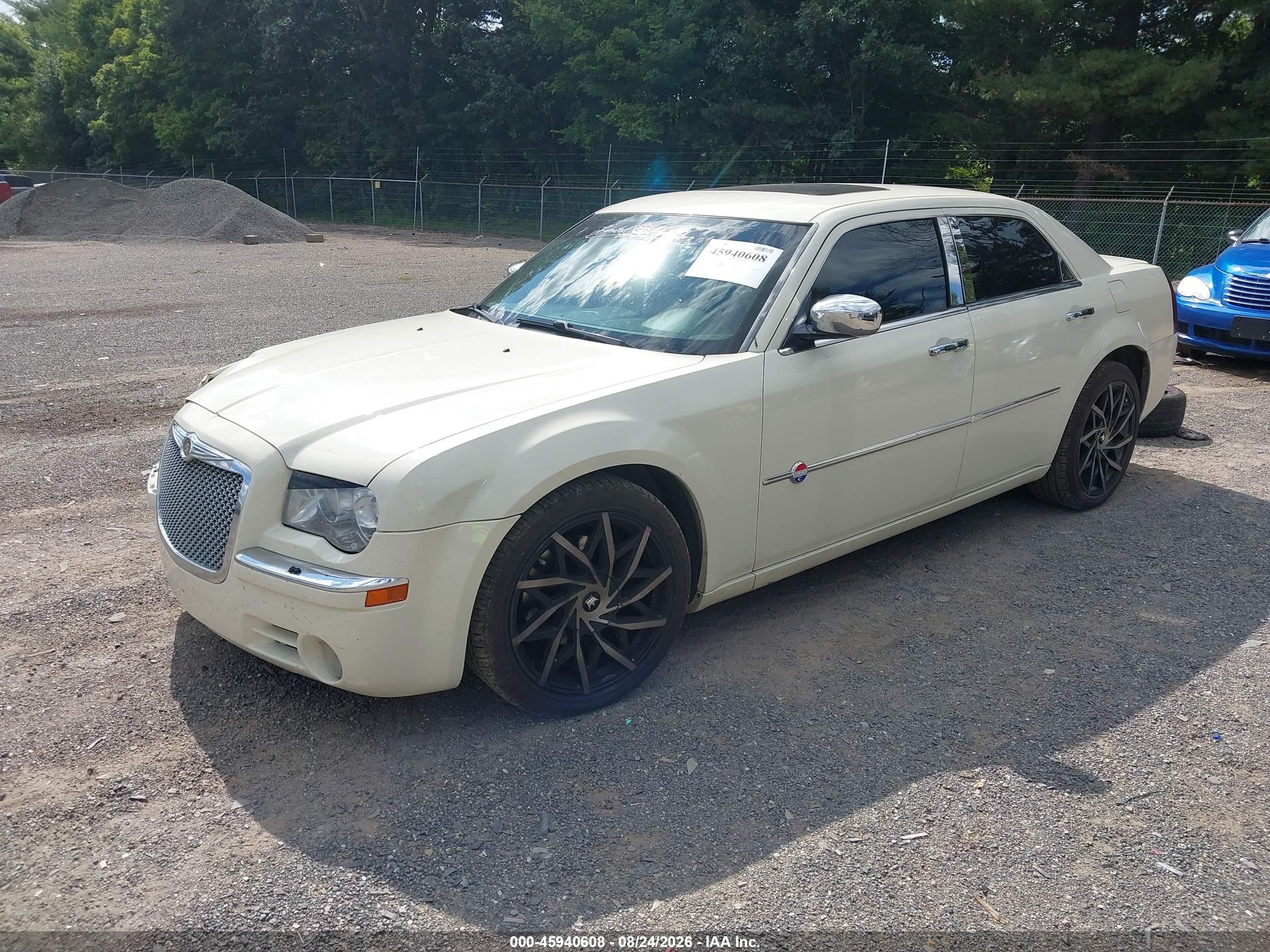 2006 Chrysler 300c   White vin: 2C3KA63H46H429306