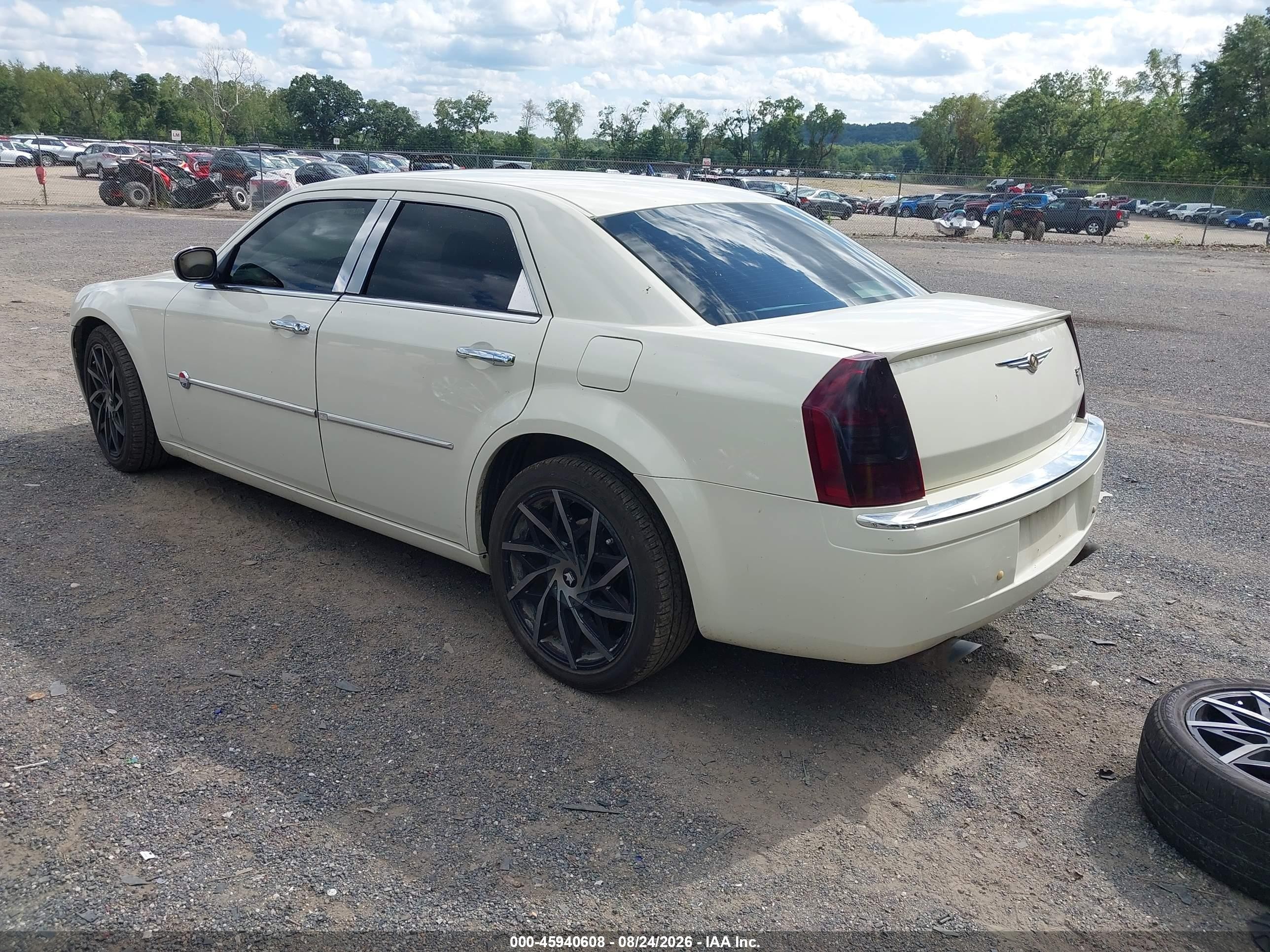 2006 Chrysler 300c   White vin: 2C3KA63H46H429306